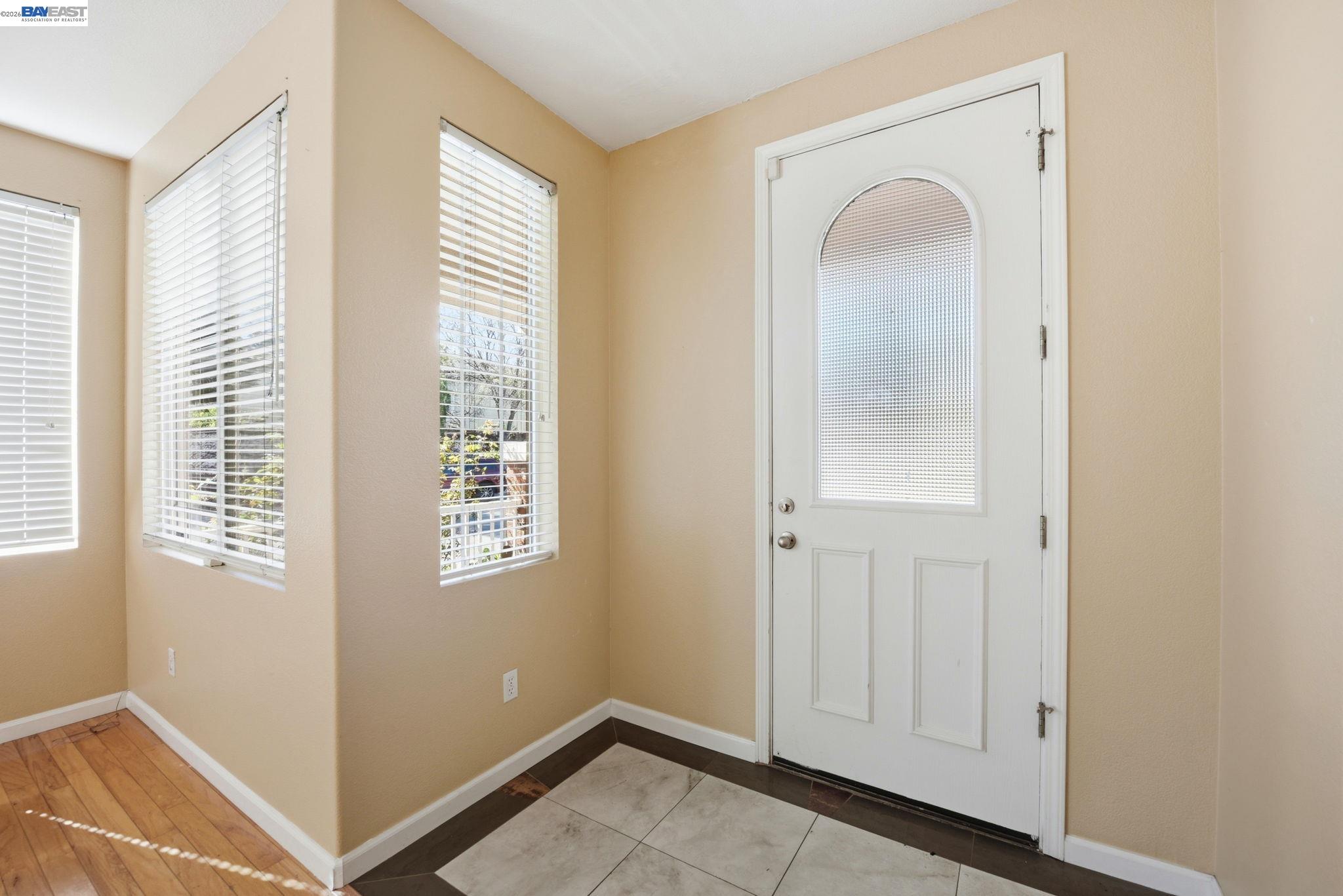 Detail Gallery Image 5 of 42 For 110 Pear Ln, Union City,  CA 94587 - 4 Beds | 2/1 Baths