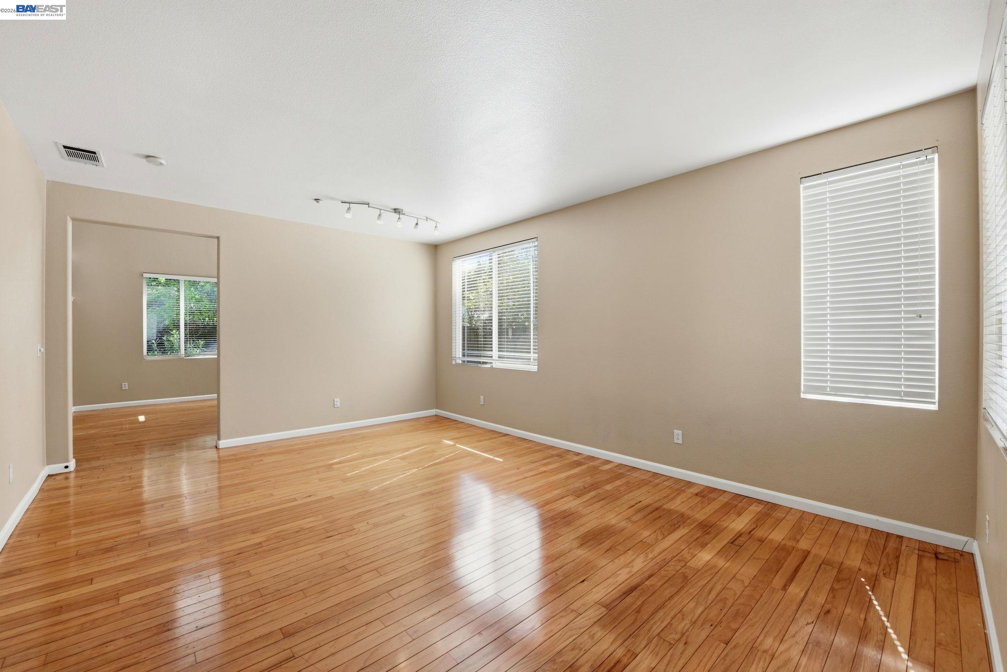 Detail Gallery Image 6 of 42 For 110 Pear Ln, Union City,  CA 94587 - 4 Beds | 2/1 Baths