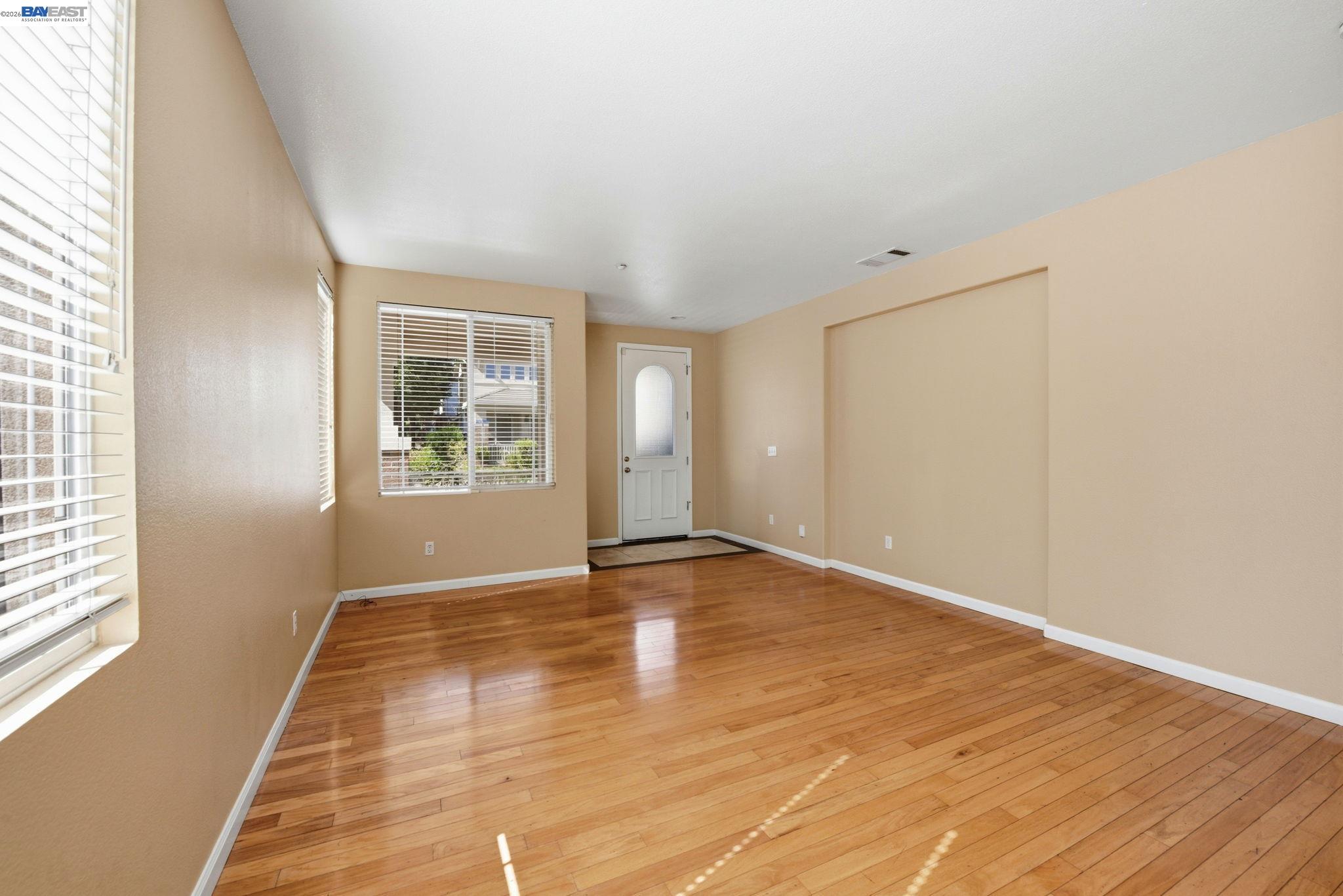 Detail Gallery Image 8 of 42 For 110 Pear Ln, Union City,  CA 94587 - 4 Beds | 2/1 Baths