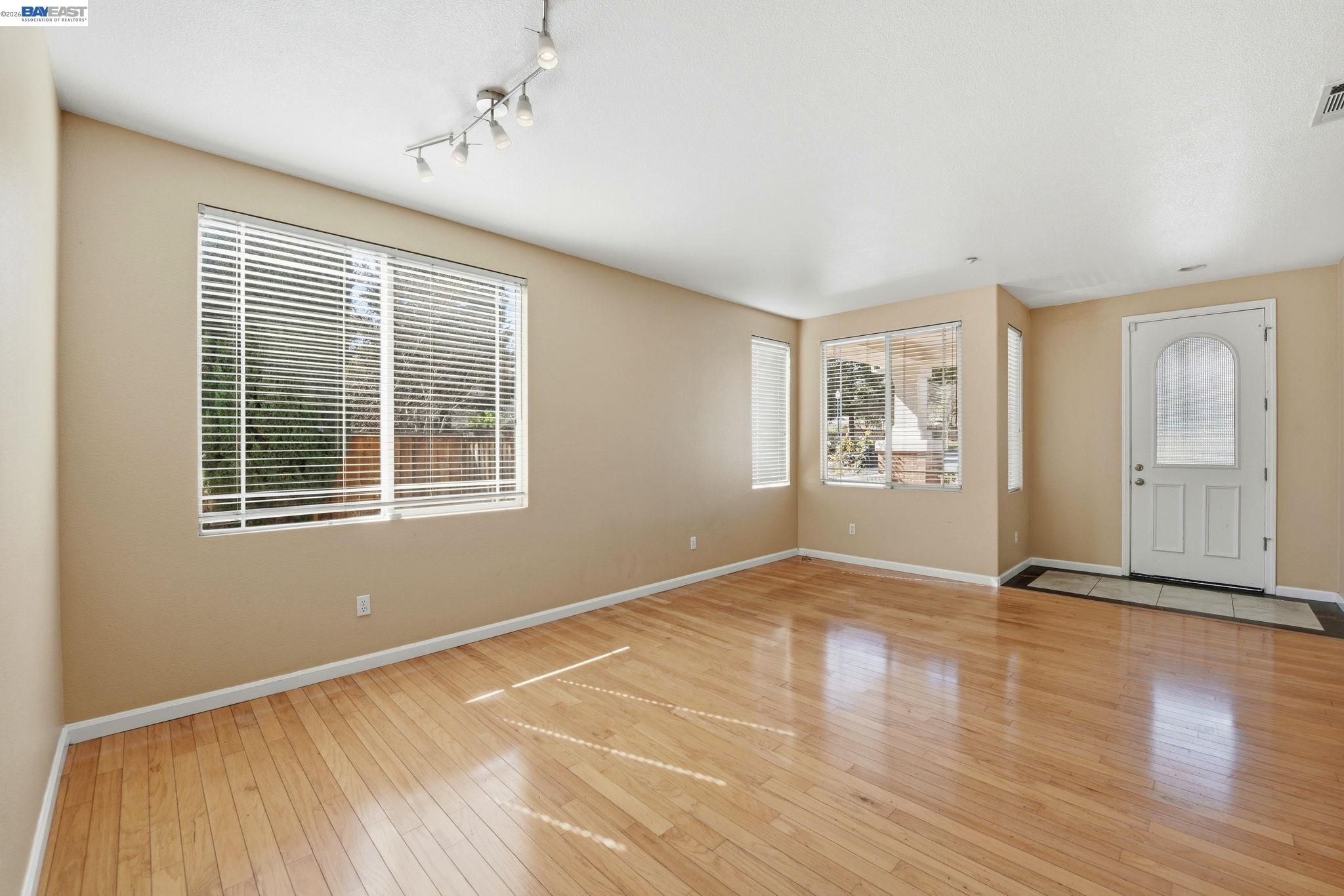 Detail Gallery Image 9 of 42 For 110 Pear Ln, Union City,  CA 94587 - 4 Beds | 2/1 Baths