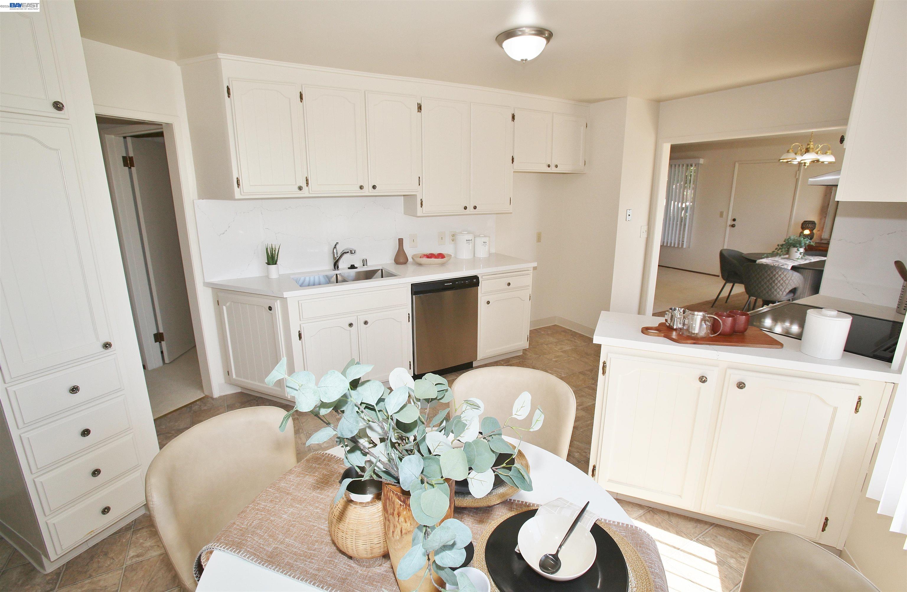 Detail Gallery Image 14 of 29 For 2728 Sheffield Place, Castro Valley,  CA 94546 - 3 Beds | 2/1 Baths