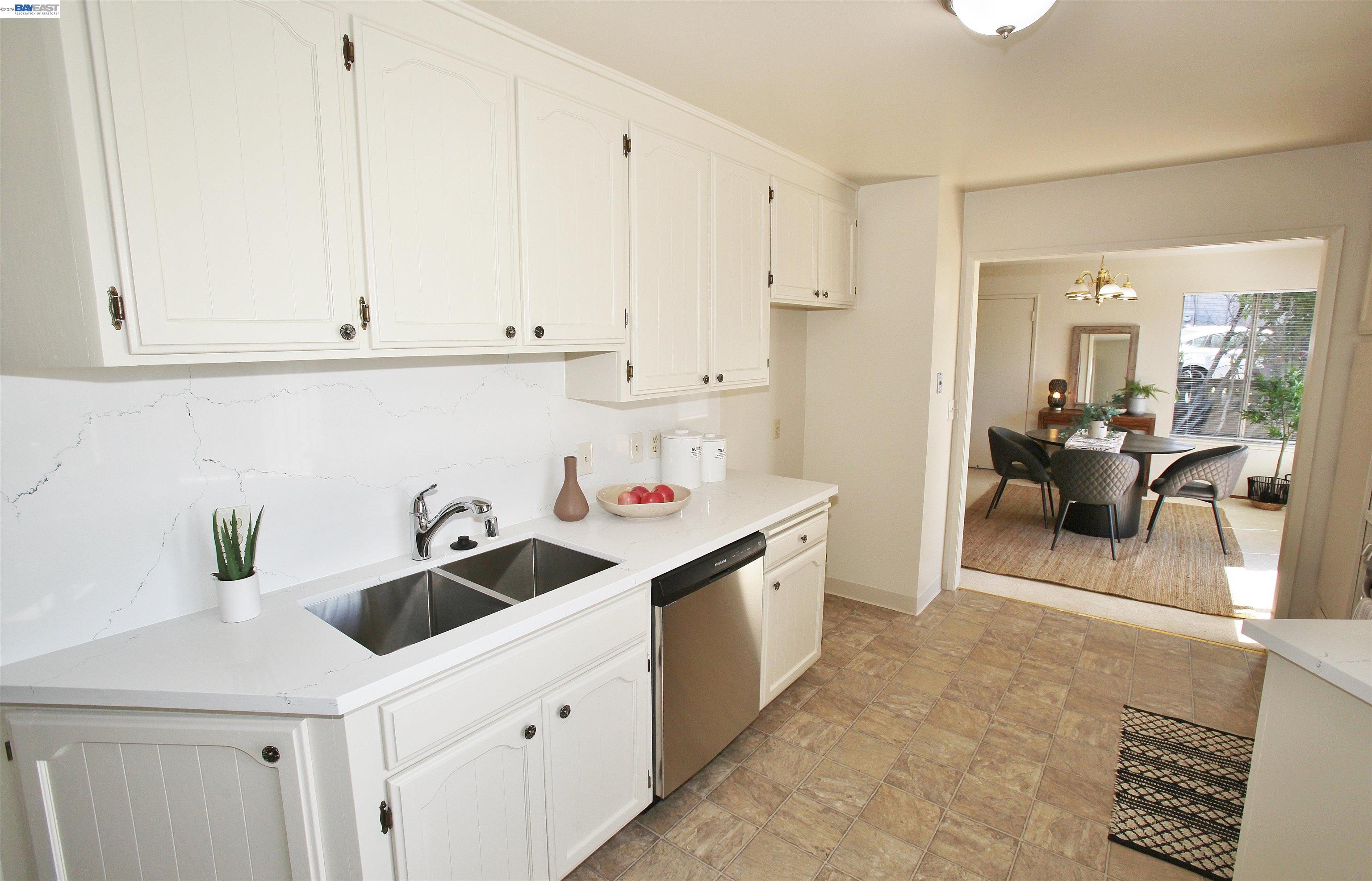 Detail Gallery Image 19 of 29 For 2728 Sheffield Place, Castro Valley,  CA 94546 - 3 Beds | 2/1 Baths