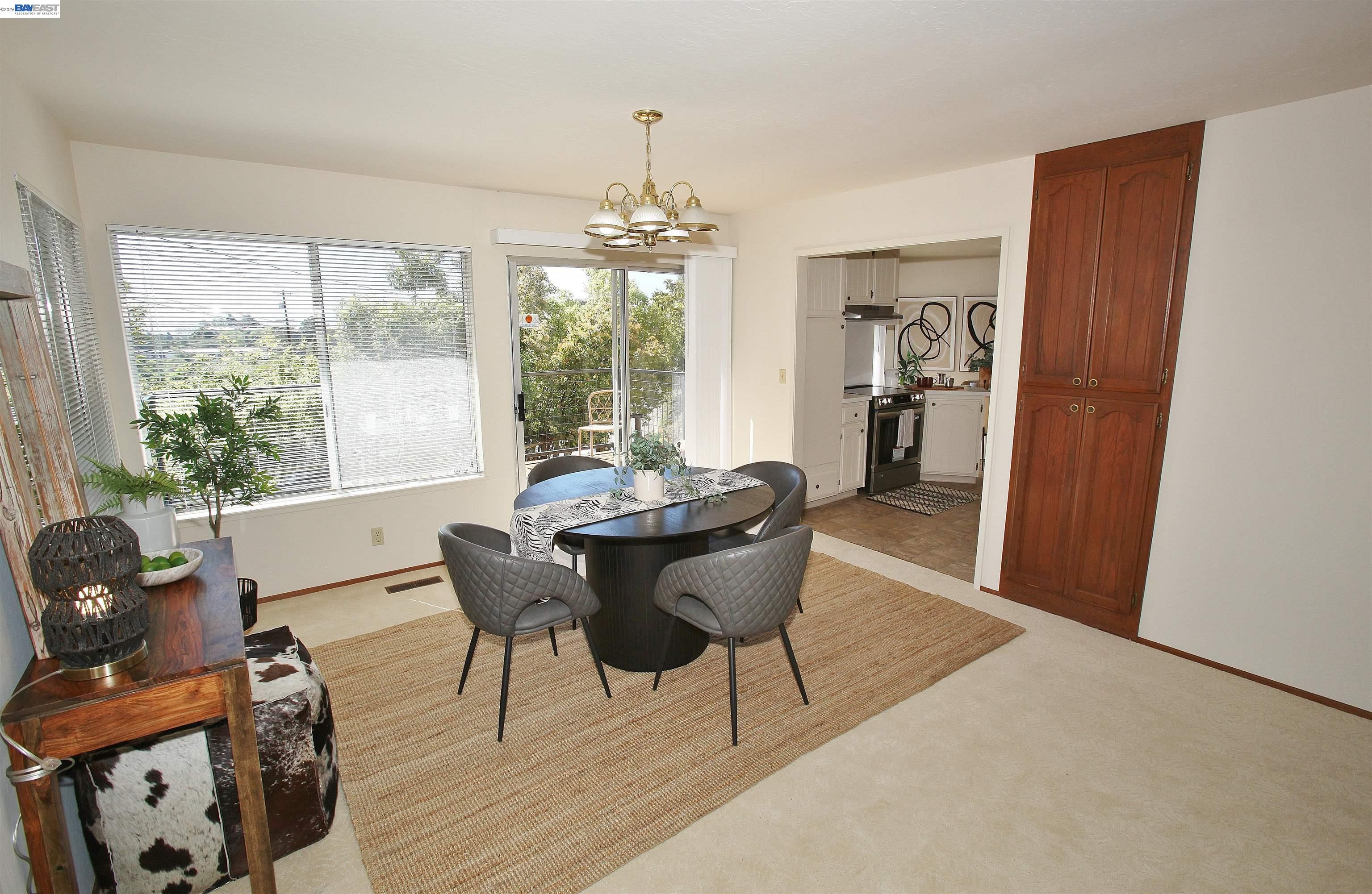 Detail Gallery Image 8 of 29 For 2728 Sheffield Place, Castro Valley,  CA 94546 - 3 Beds | 2/1 Baths