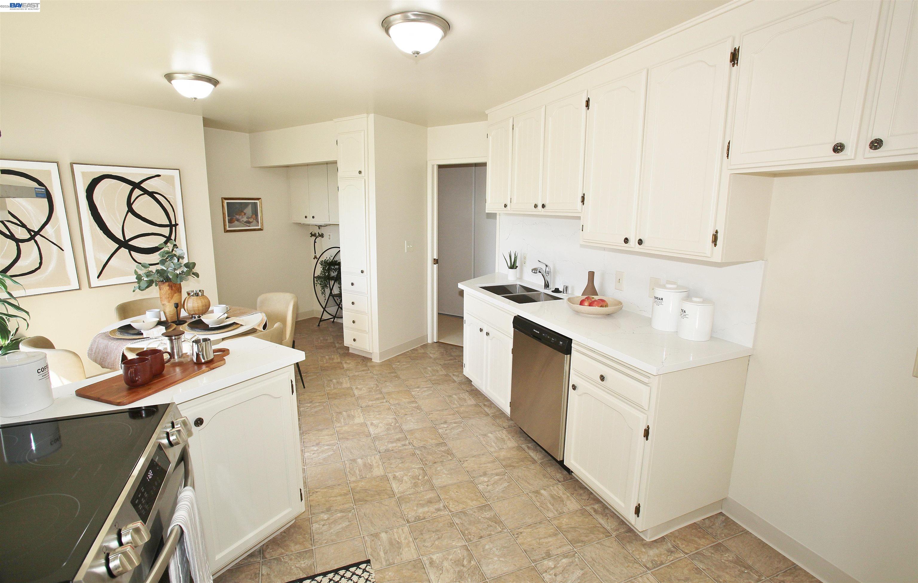 Detail Gallery Image 10 of 29 For 2728 Sheffield Place, Castro Valley,  CA 94546 - 3 Beds | 2/1 Baths