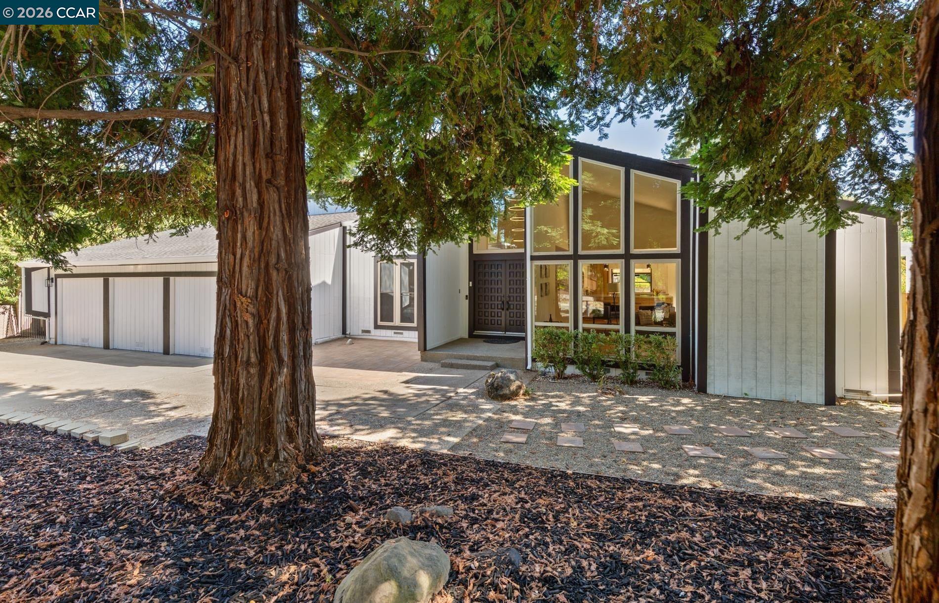 Detail Gallery Image 2 of 47 For 865 El Cerro Blvd, Danville,  CA 94526 - 4 Beds | 3/1 Baths