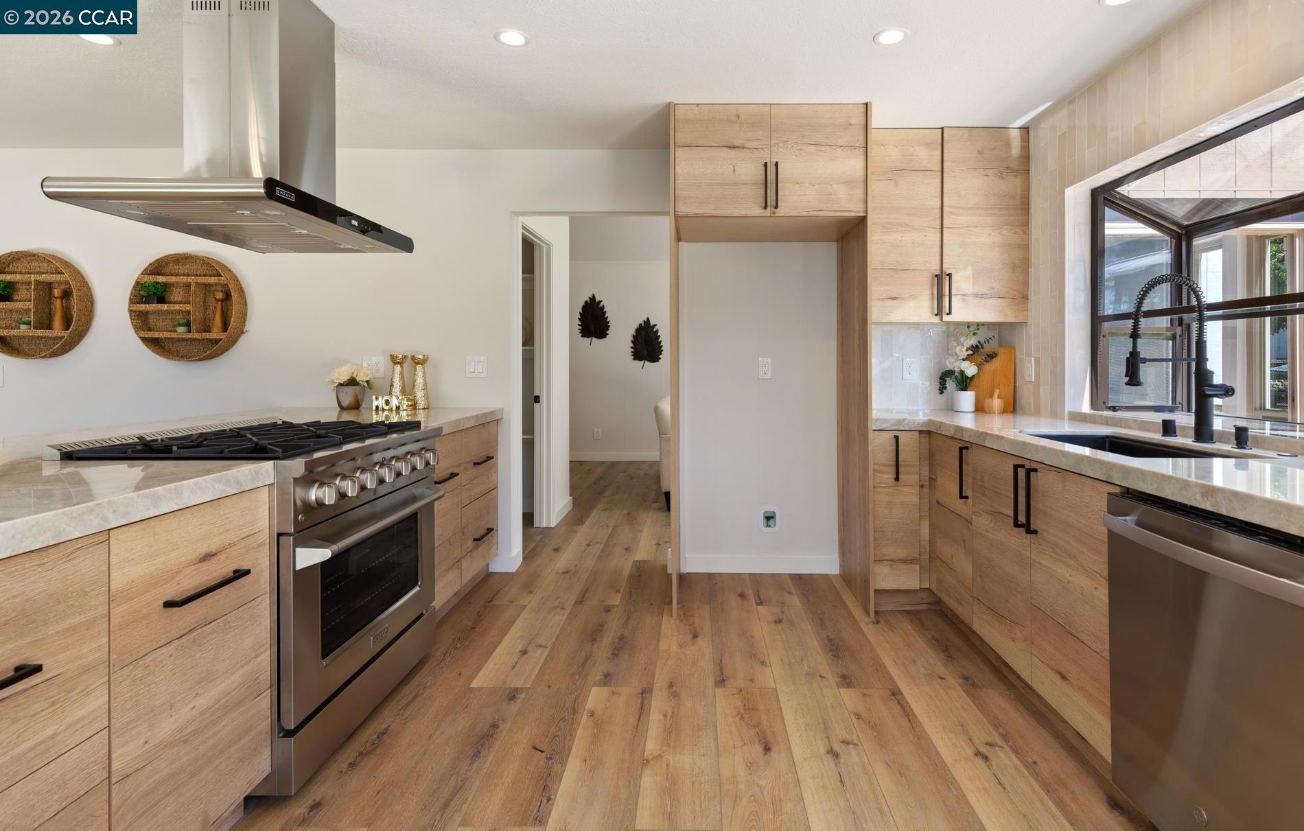 Detail Gallery Image 8 of 47 For 865 El Cerro Blvd, Danville,  CA 94526 - 4 Beds | 3/1 Baths