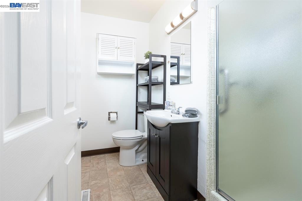 Detail Gallery Image 13 of 23 For 1338 Thais Lane, Hayward,  CA 94544 - 3 Beds | 2 Baths