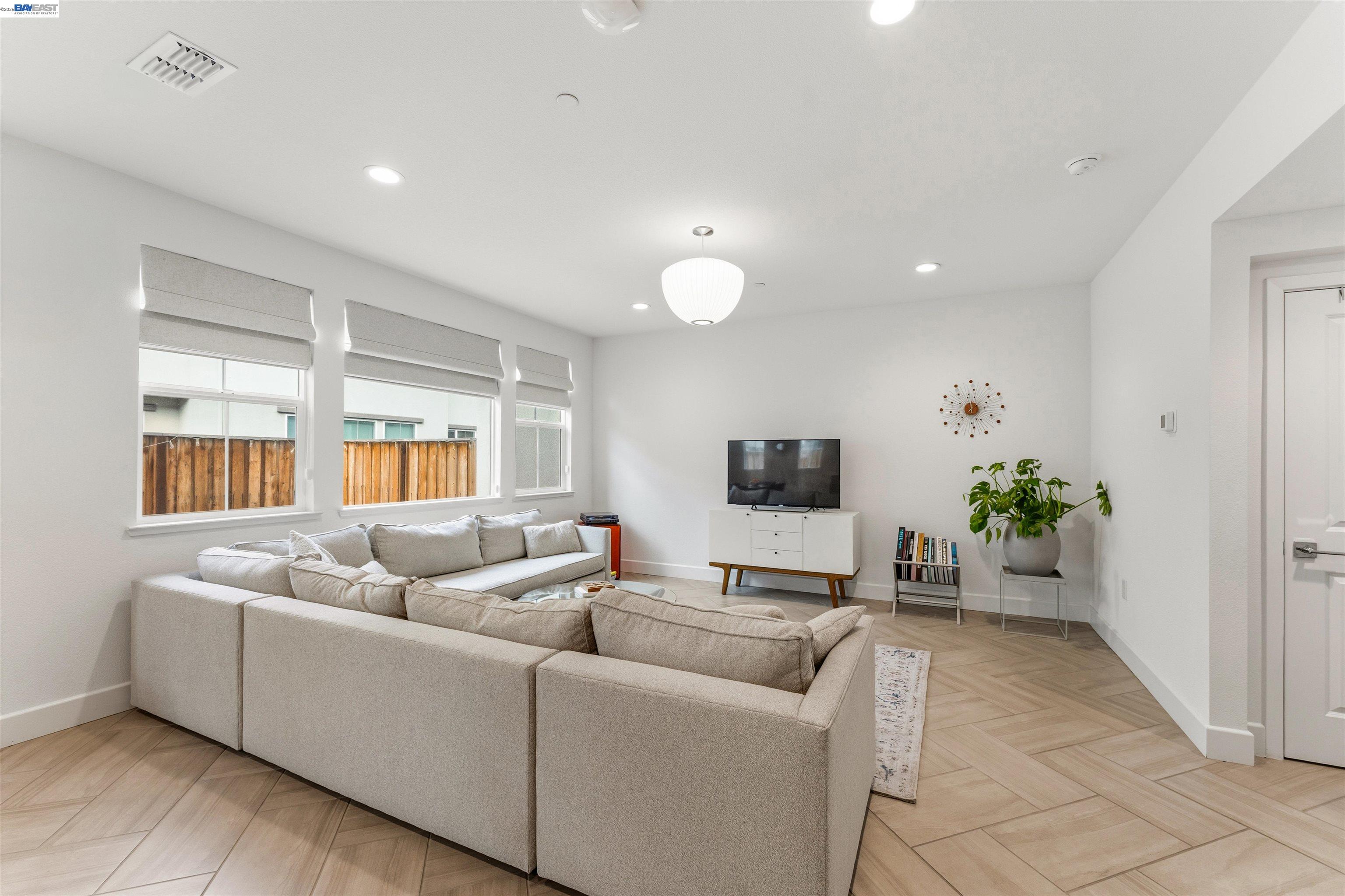 Detail Gallery Image 12 of 52 For 133 E Frost Dr, Mountain House,  CA 95391 - 3 Beds | 2/1 Baths