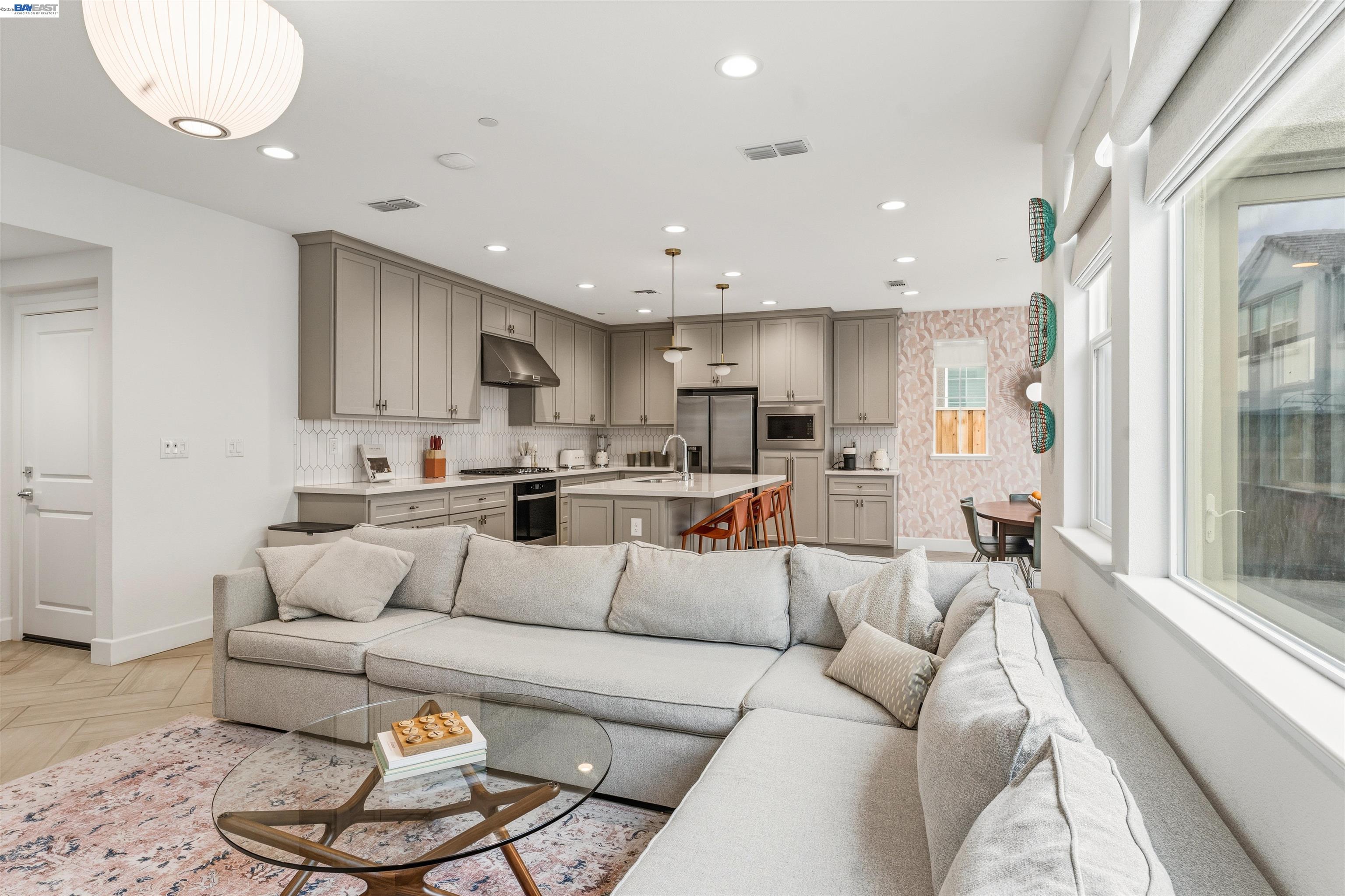 Detail Gallery Image 5 of 50 For 133 E Frost Dr, Mountain House,  CA 95391 - 3 Beds | 2/1 Baths