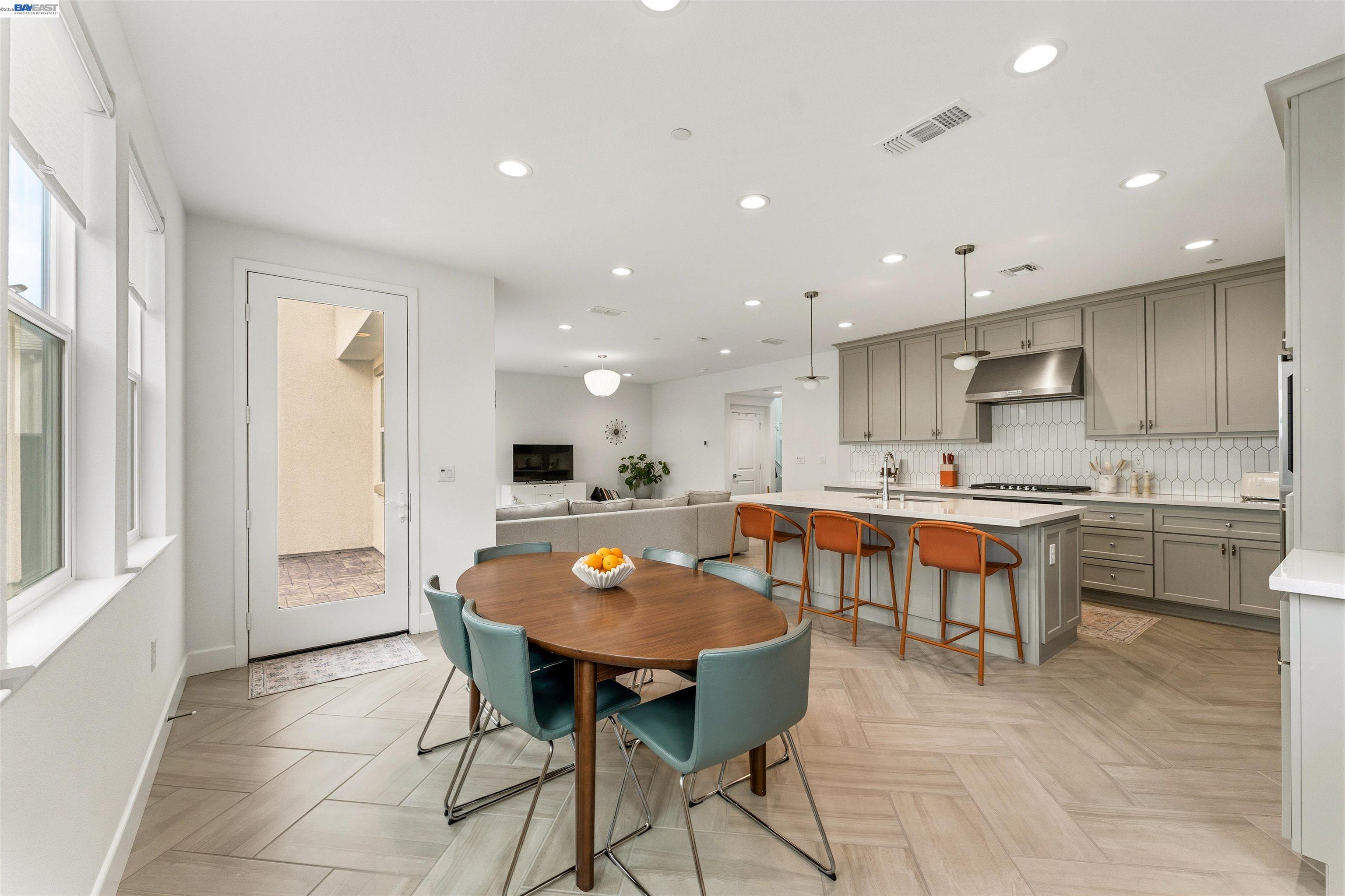 Detail Gallery Image 8 of 52 For 133 E Frost Dr, Mountain House,  CA 95391 - 3 Beds | 2/1 Baths