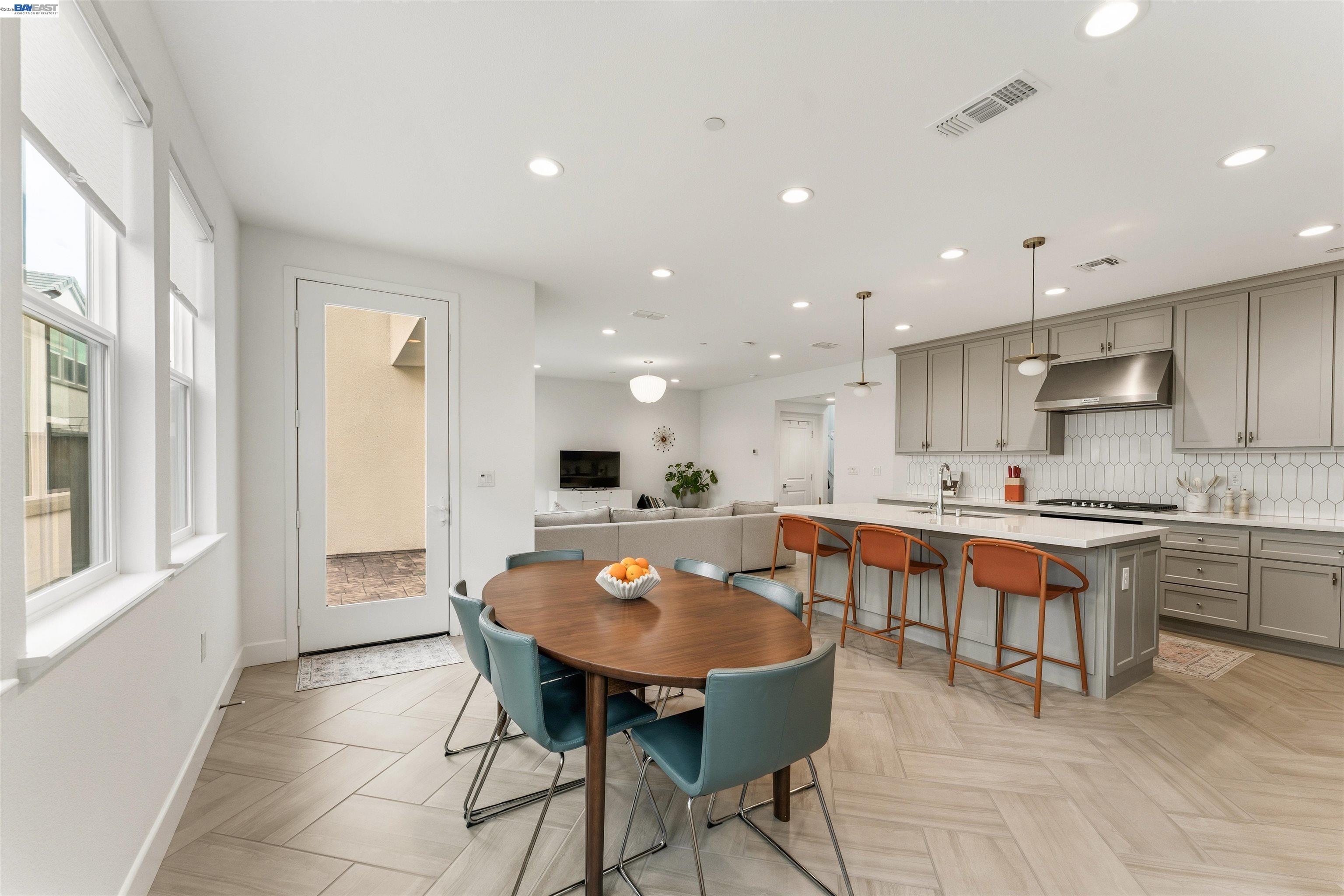 Detail Gallery Image 9 of 52 For 133 E Frost Dr, Mountain House,  CA 95391 - 3 Beds | 2/1 Baths