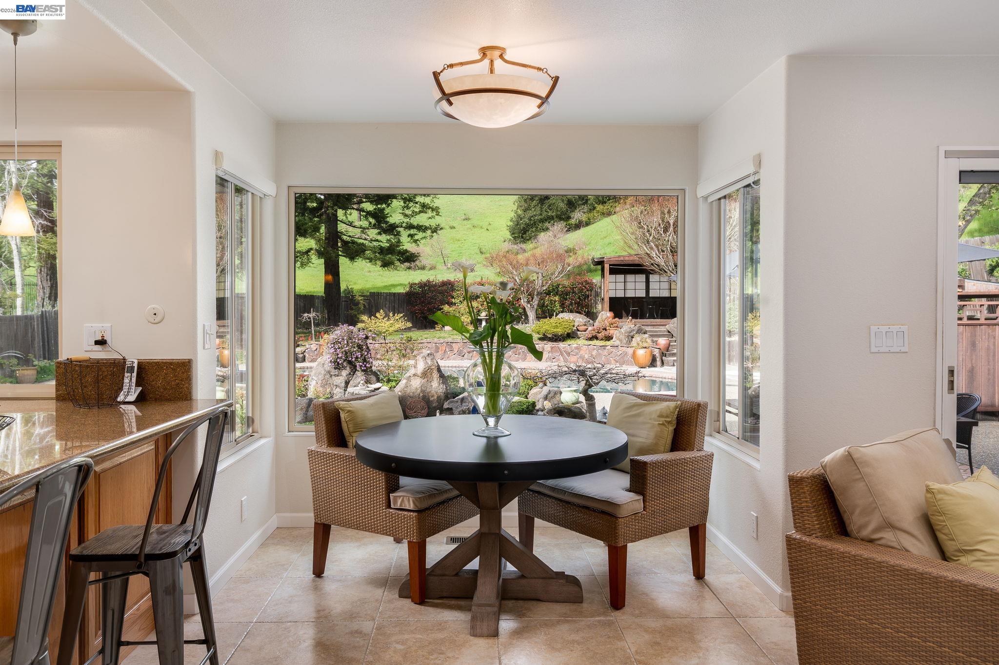 Detail Gallery Image 14 of 36 For 18540 Mesa Verde Way, Castro Valley,  CA 94552 - 4 Beds | 2/1 Baths