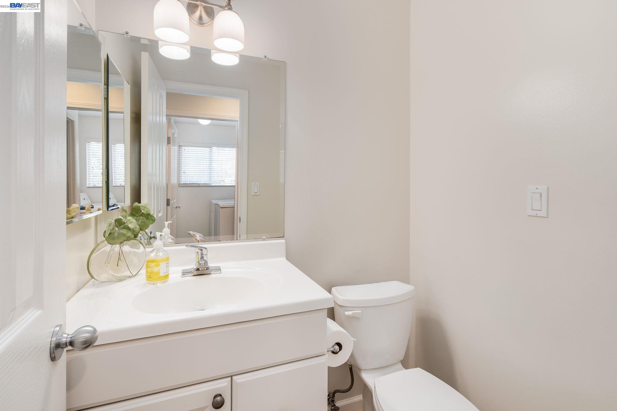 Detail Gallery Image 18 of 36 For 18540 Mesa Verde Way, Castro Valley,  CA 94552 - 4 Beds | 2/1 Baths