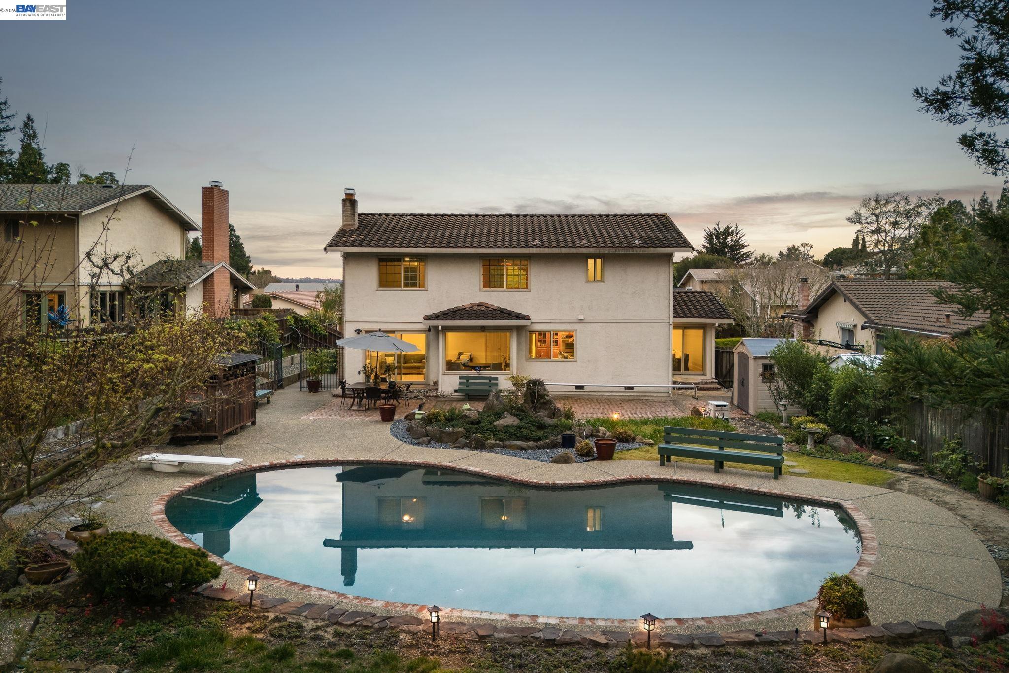 Detail Gallery Image 26 of 36 For 18540 Mesa Verde Way, Castro Valley,  CA 94552 - 4 Beds | 2/1 Baths