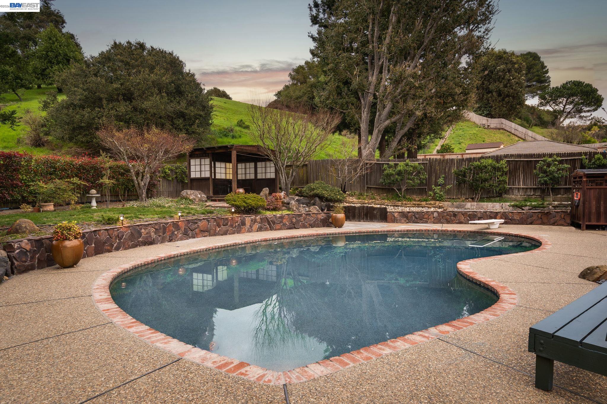 Detail Gallery Image 28 of 36 For 18540 Mesa Verde Way, Castro Valley,  CA 94552 - 4 Beds | 2/1 Baths