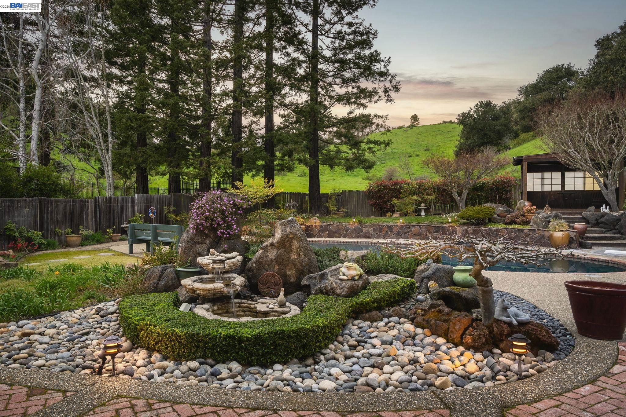 Detail Gallery Image 31 of 36 For 18540 Mesa Verde Way, Castro Valley,  CA 94552 - 4 Beds | 2/1 Baths