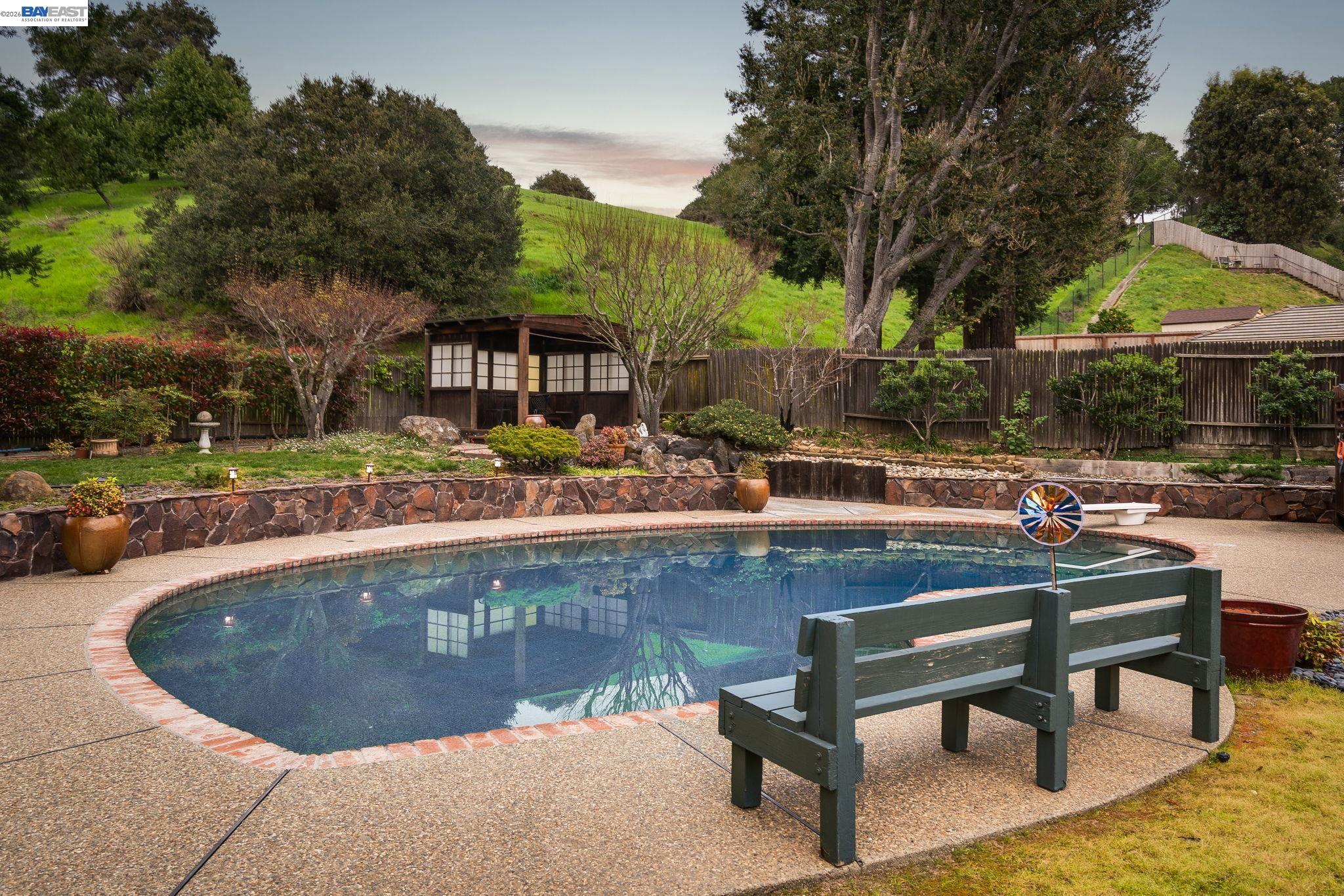 Detail Gallery Image 32 of 36 For 18540 Mesa Verde Way, Castro Valley,  CA 94552 - 4 Beds | 2/1 Baths