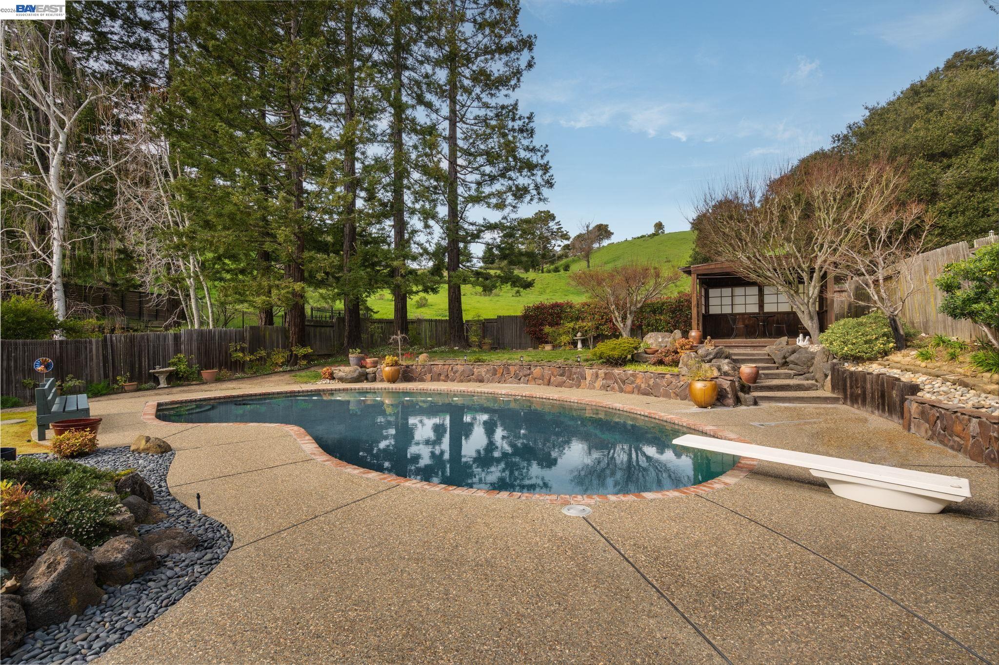 Detail Gallery Image 33 of 36 For 18540 Mesa Verde Way, Castro Valley,  CA 94552 - 4 Beds | 2/1 Baths