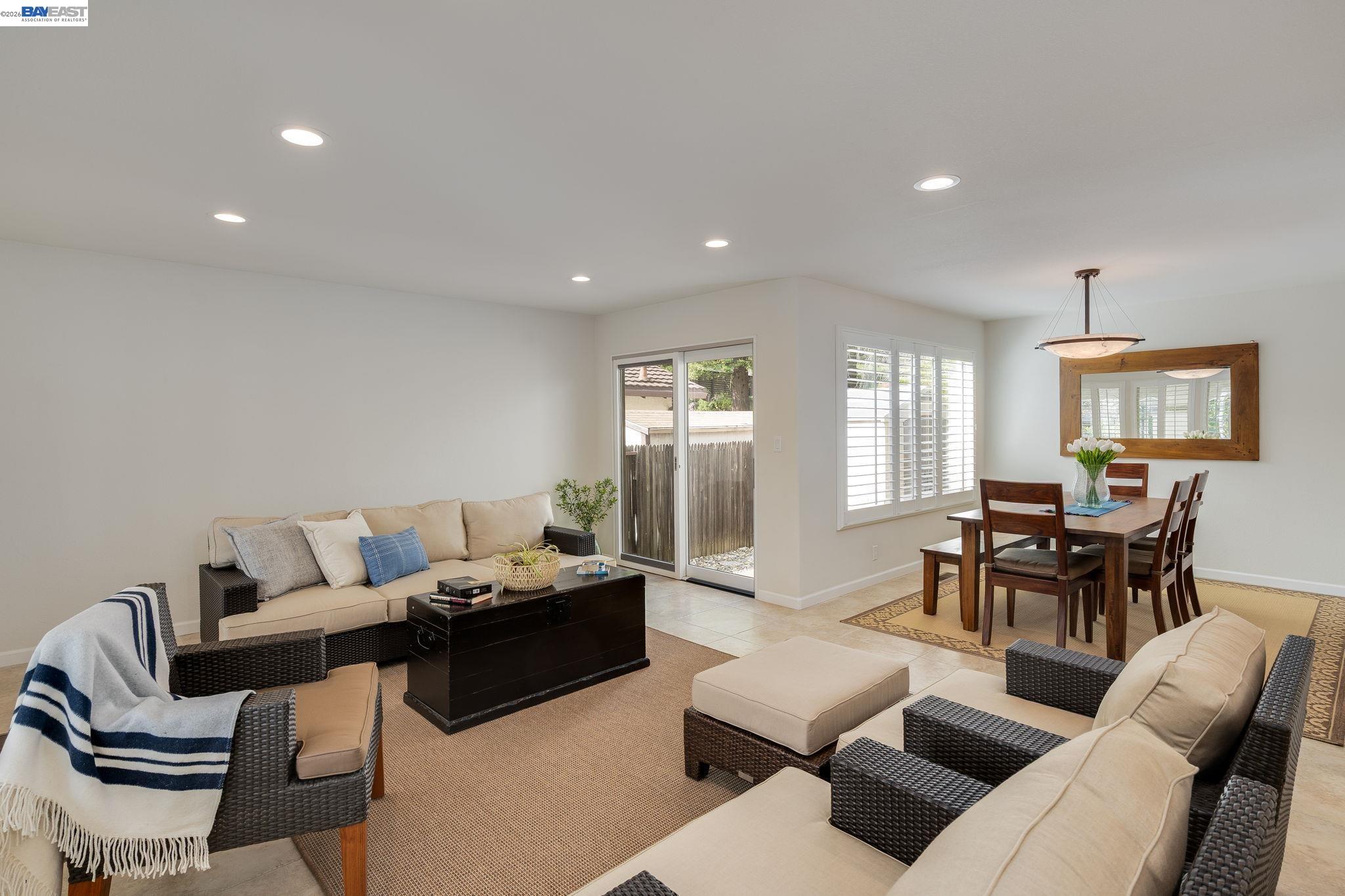 Detail Gallery Image 5 of 36 For 18540 Mesa Verde Way, Castro Valley,  CA 94552 - 4 Beds | 2/1 Baths