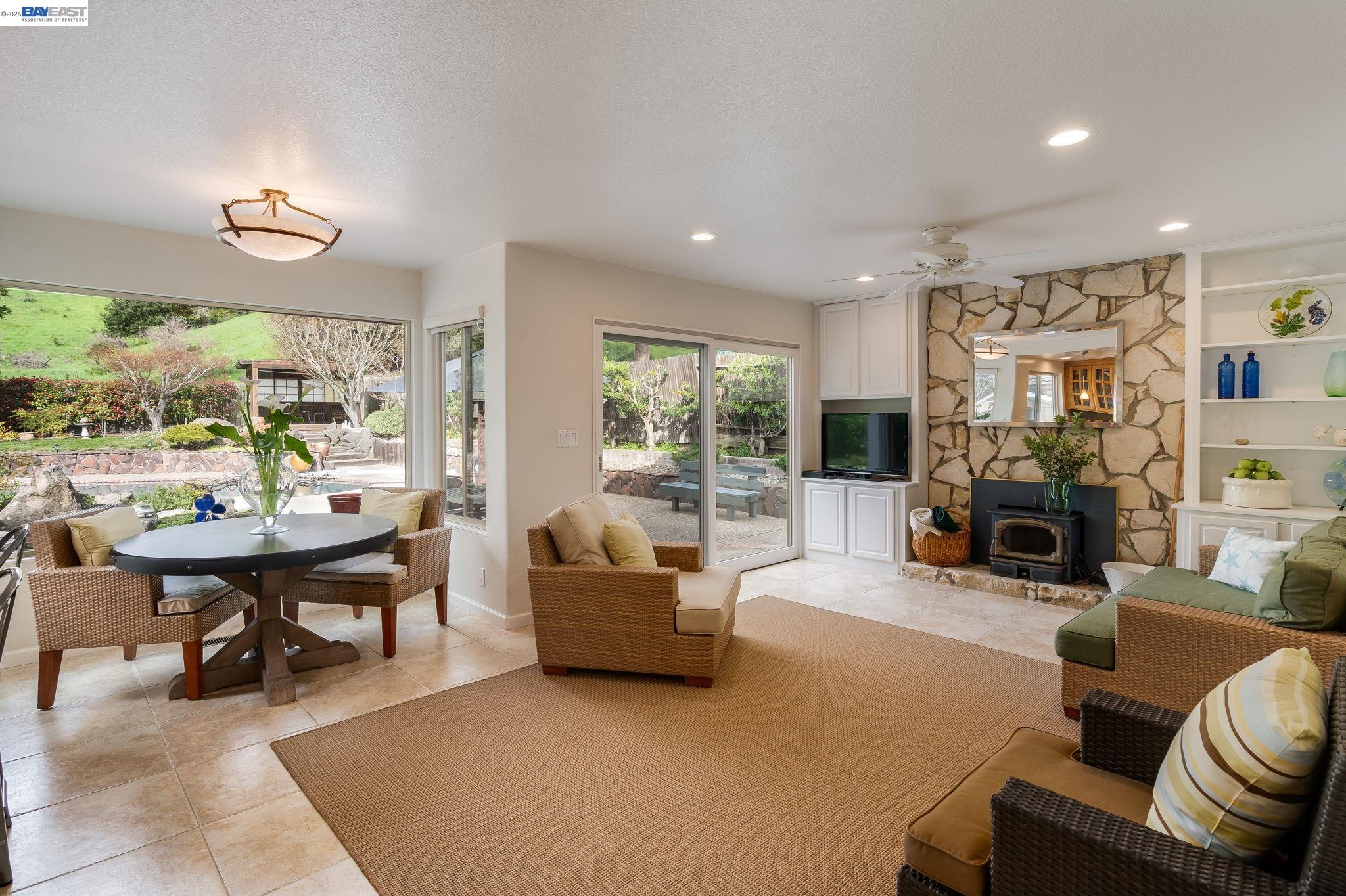 Detail Gallery Image 6 of 36 For 18540 Mesa Verde Way, Castro Valley,  CA 94552 - 4 Beds | 2/1 Baths