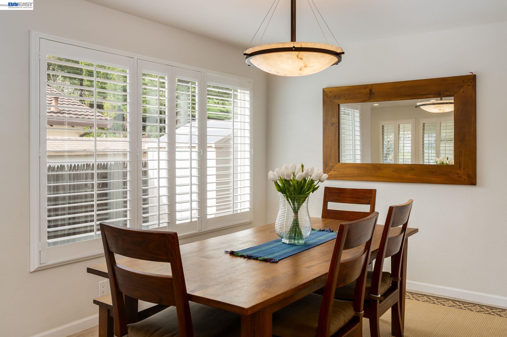 Detail Gallery Image 8 of 36 For 18540 Mesa Verde Way, Castro Valley,  CA 94552 - 4 Beds | 2/1 Baths