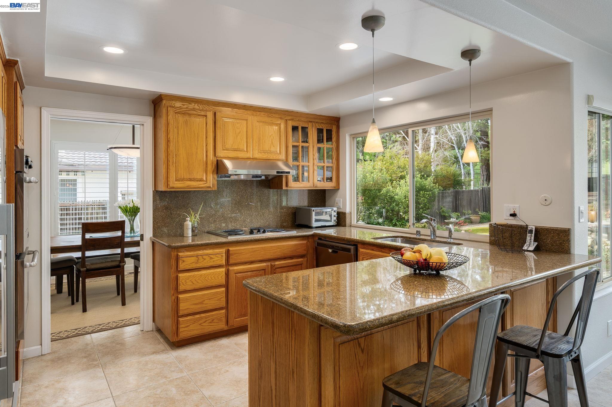 Detail Gallery Image 9 of 36 For 18540 Mesa Verde Way, Castro Valley,  CA 94552 - 4 Beds | 2/1 Baths