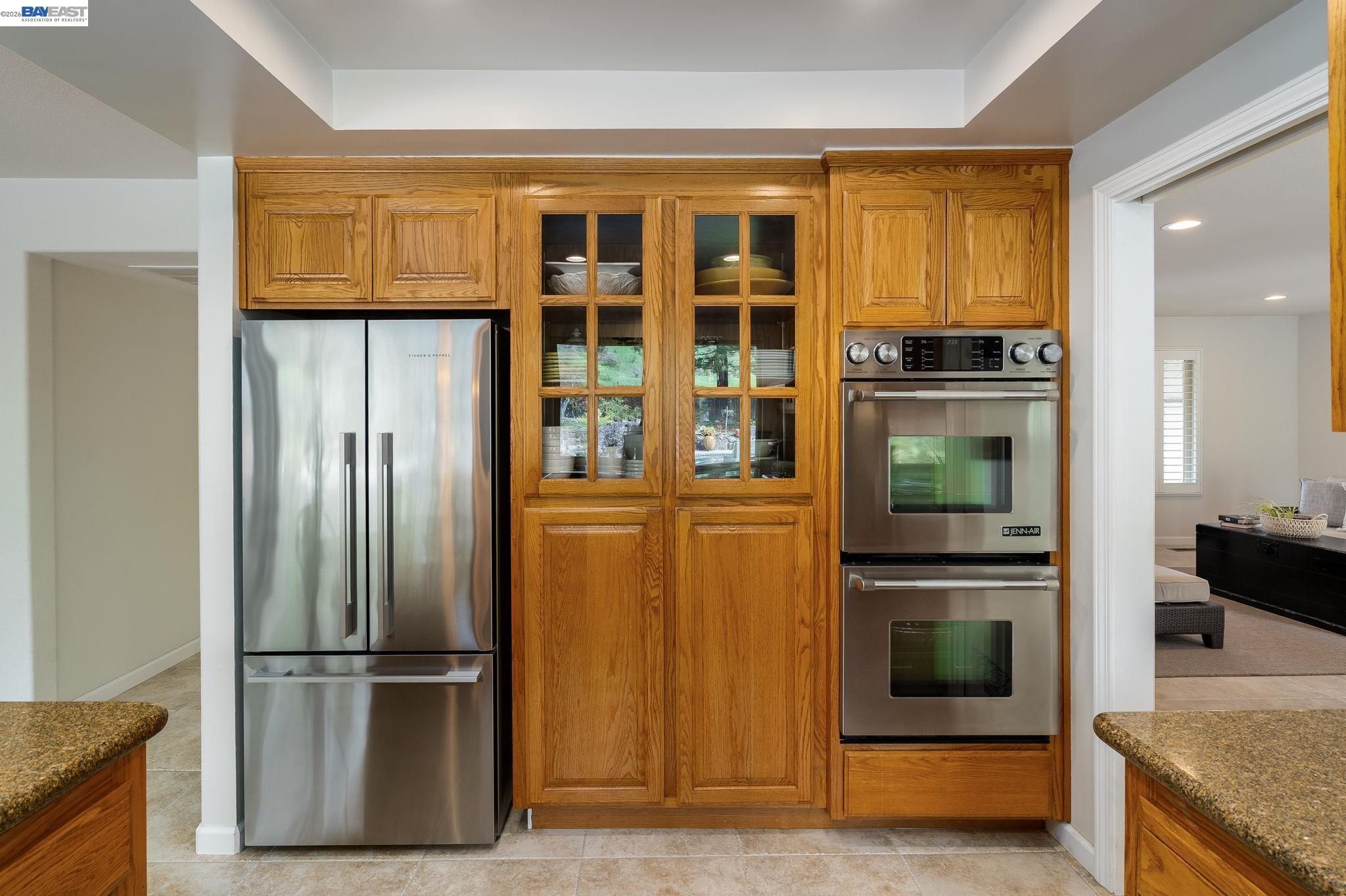 Detail Gallery Image 10 of 36 For 18540 Mesa Verde Way, Castro Valley,  CA 94552 - 4 Beds | 2/1 Baths