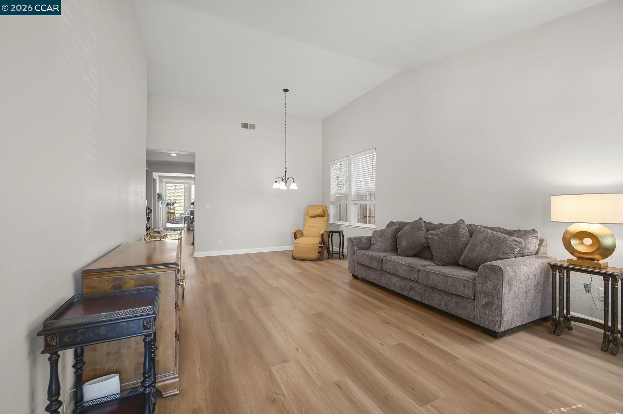 Detail Gallery Image 4 of 26 For 4736 Mammouth Ln, Oakley,  CA 94561 - 4 Beds | 2 Baths