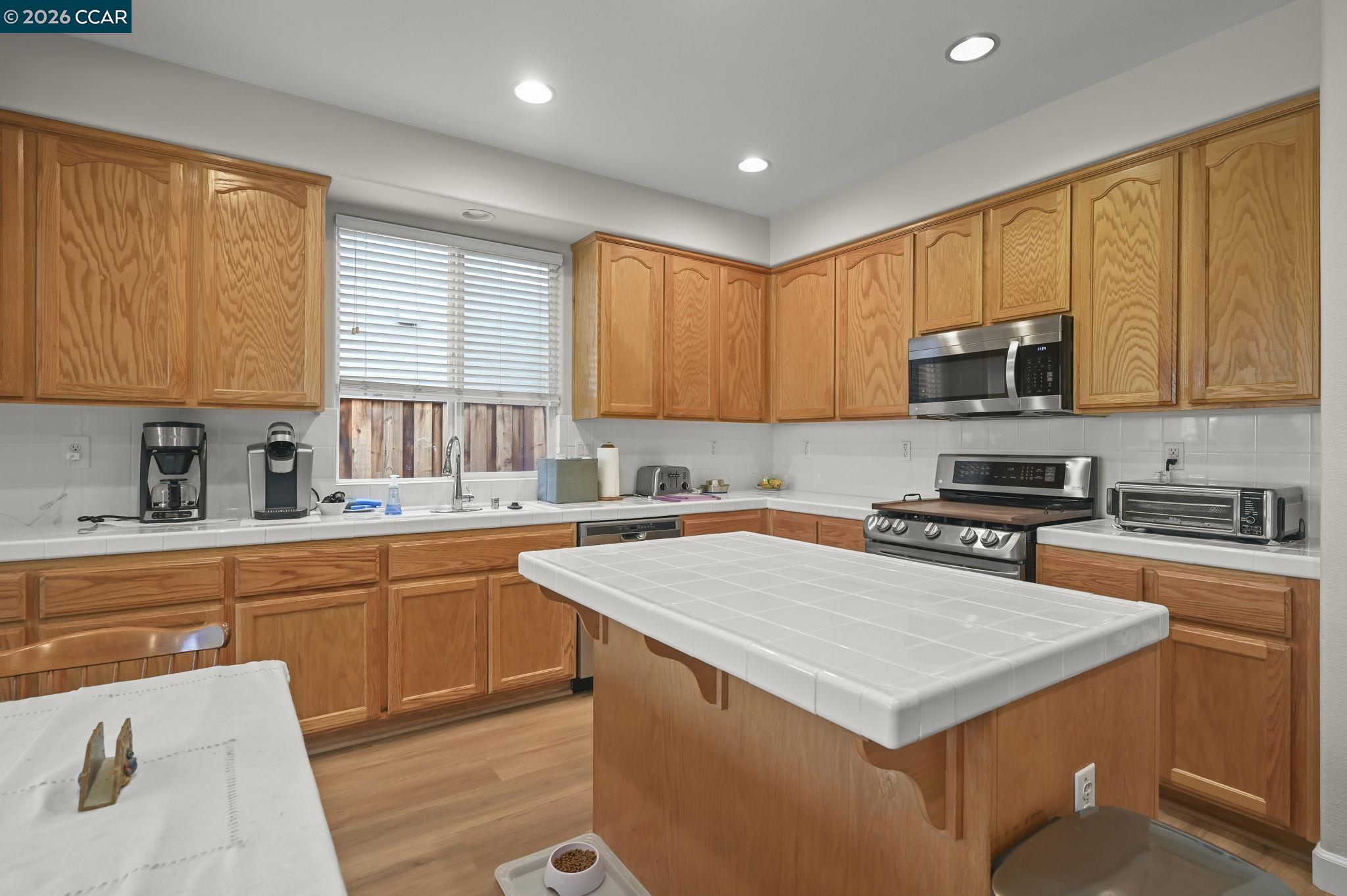 Detail Gallery Image 10 of 26 For 4736 Mammouth Ln, Oakley,  CA 94561 - 4 Beds | 2 Baths