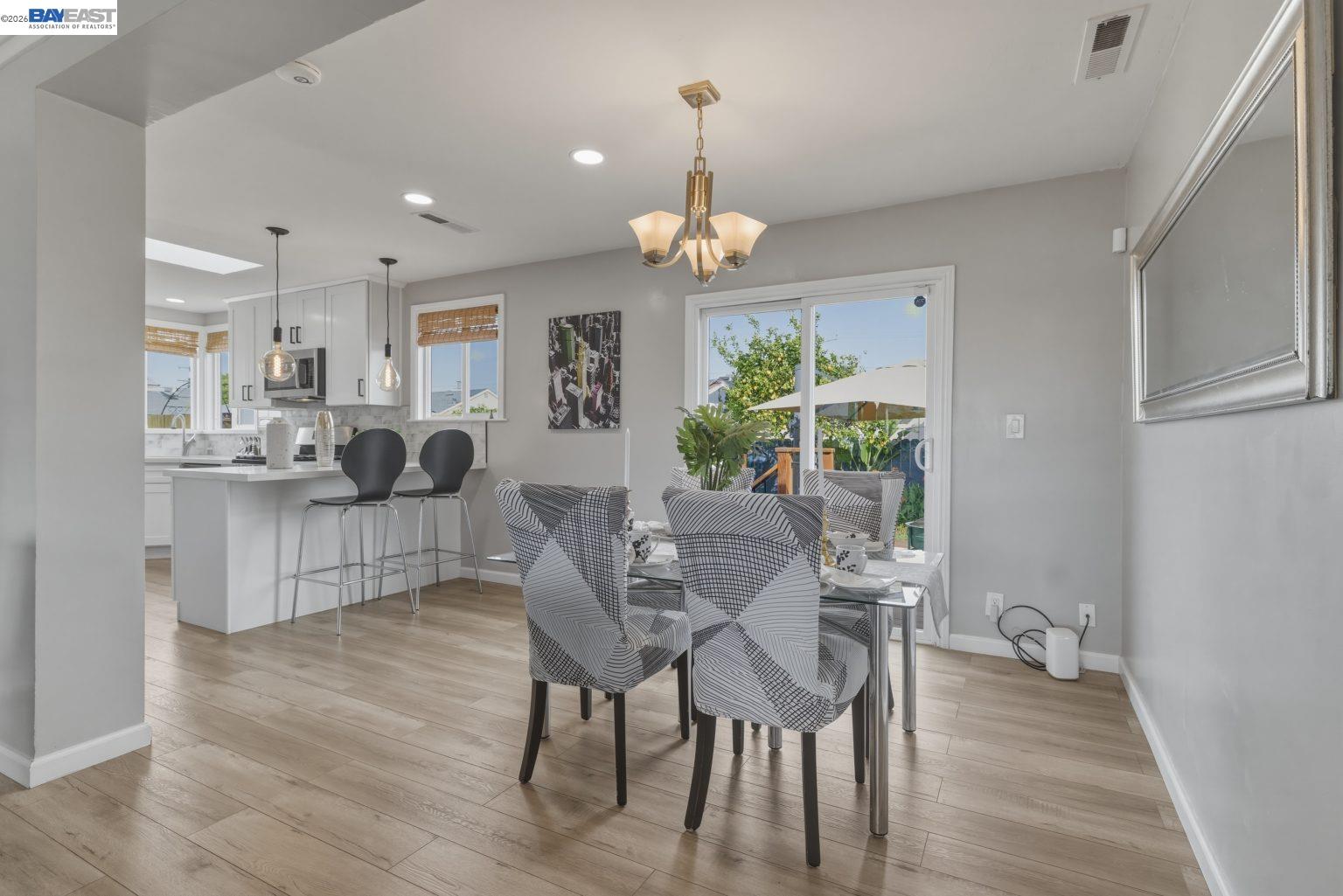 Detail Gallery Image 7 of 45 For 1224 Lucille St, San Leandro,  CA 94577 - 3 Beds | 2 Baths