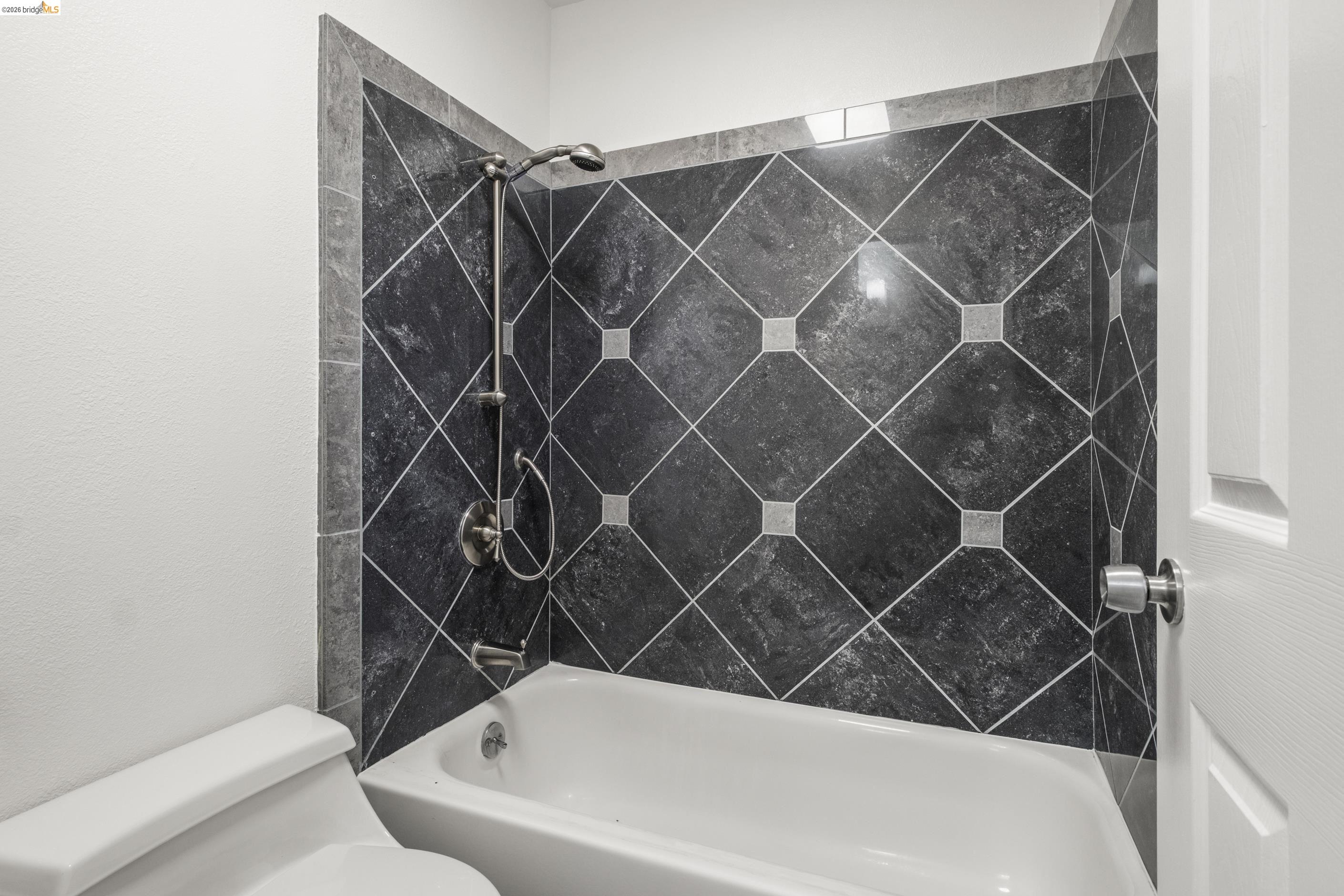 Photo #24: 41128398 Listing: Photo #24