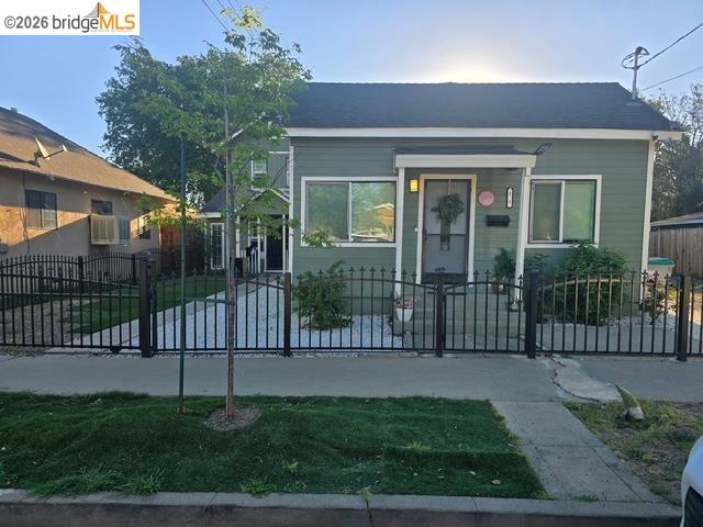 Detail Gallery Image 16 of 26 For 135 4th St, Woodland,  CA 95695 - 6 Beds | 4 Baths