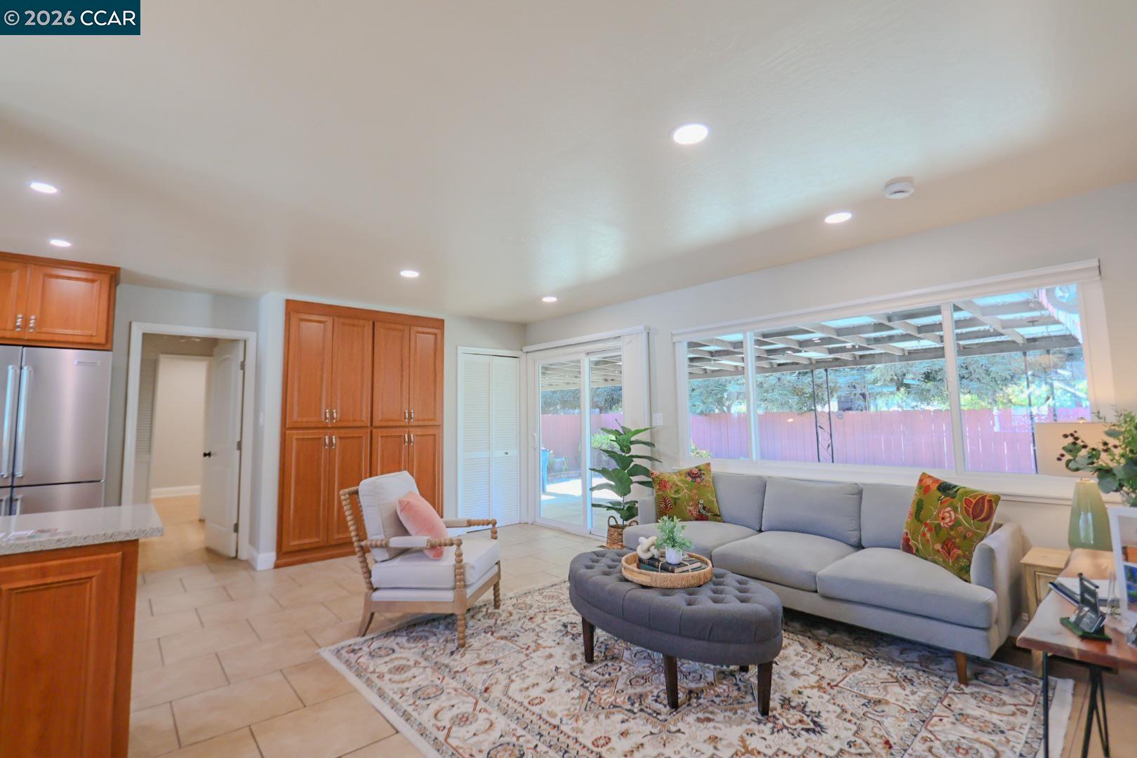 Detail Gallery Image 9 of 22 For 1793 Live Oak Ave, Concord,  CA 94521 - 4 Beds | 2 Baths