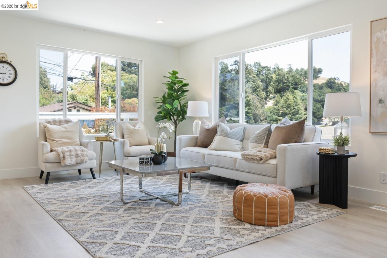 Detail Gallery Image 11 of 37 For 1923 Thompson Ln, El Sobrante,  CA 94803 - 2 Beds | 1/1 Baths