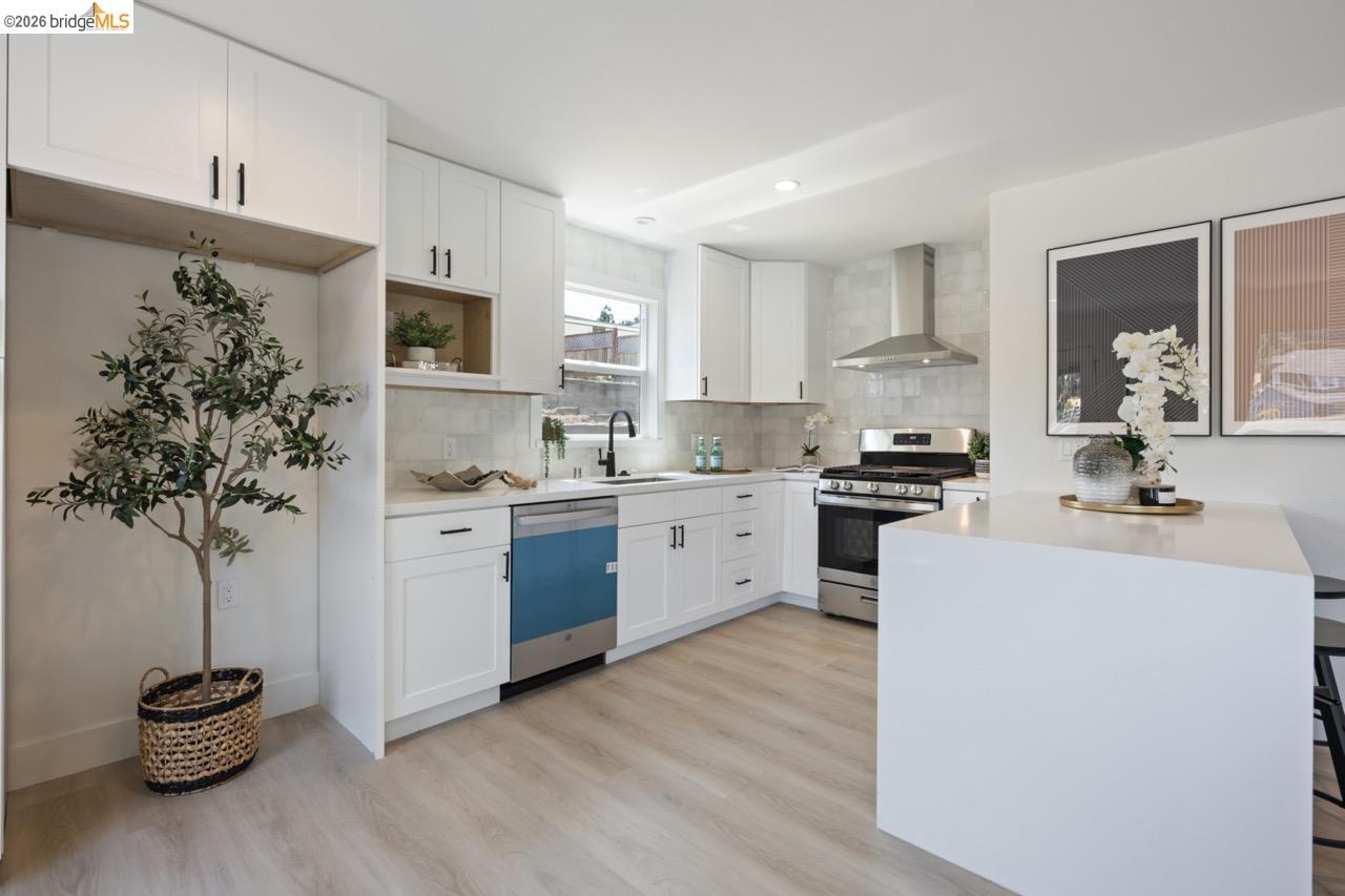 Detail Gallery Image 17 of 37 For 1923 Thompson Ln, El Sobrante,  CA 94803 - 2 Beds | 1/1 Baths