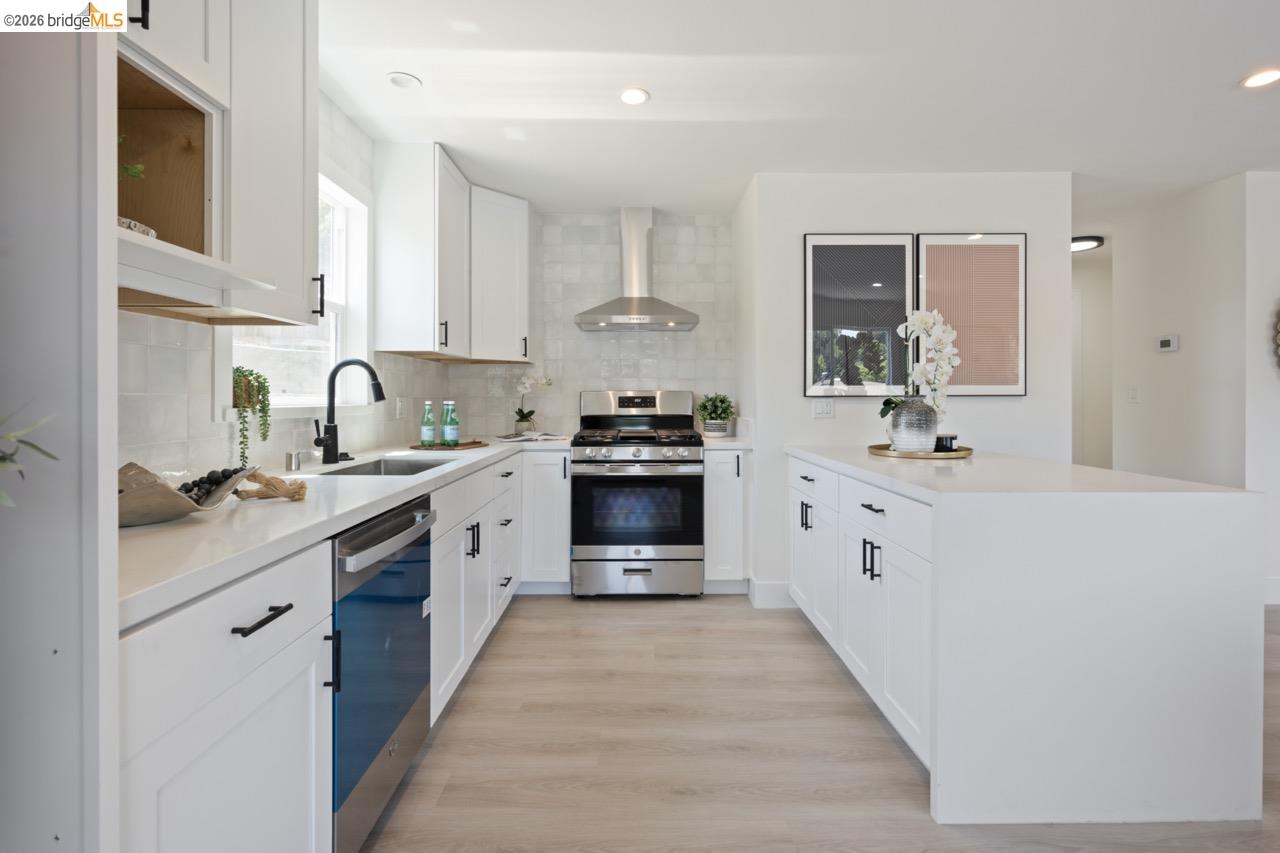 Detail Gallery Image 19 of 37 For 1923 Thompson Ln, El Sobrante,  CA 94803 - 2 Beds | 1/1 Baths