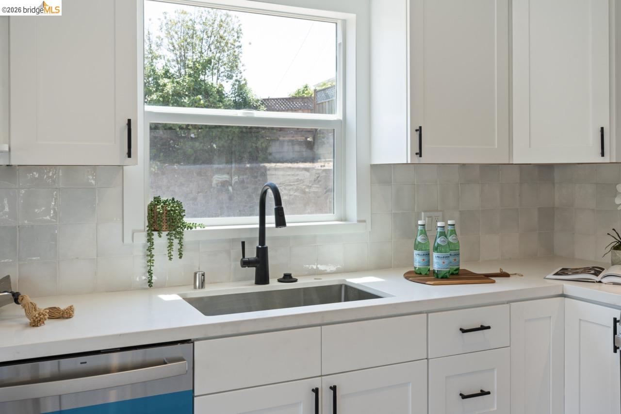 Detail Gallery Image 20 of 37 For 1923 Thompson Ln, El Sobrante,  CA 94803 - 2 Beds | 1/1 Baths