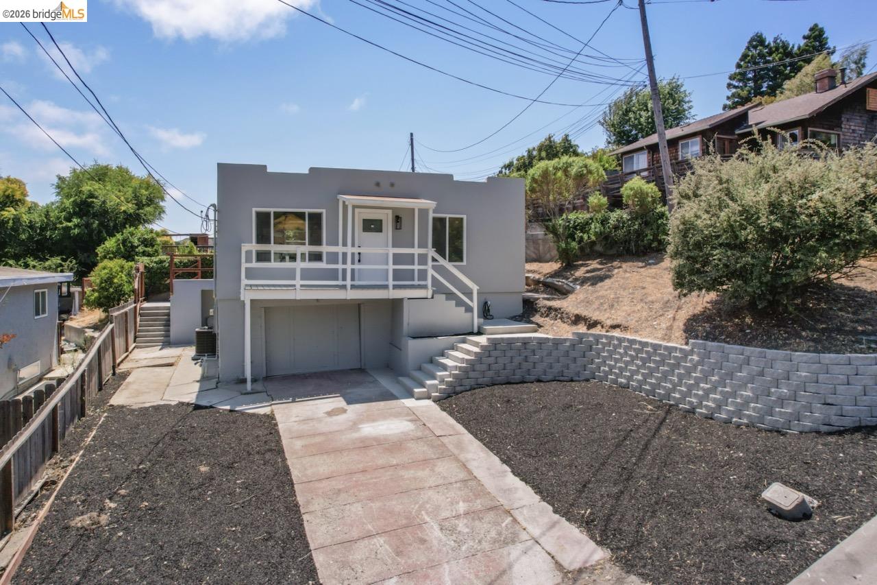 Detail Gallery Image 3 of 37 For 1923 Thompson Ln, El Sobrante,  CA 94803 - 2 Beds | 1/1 Baths