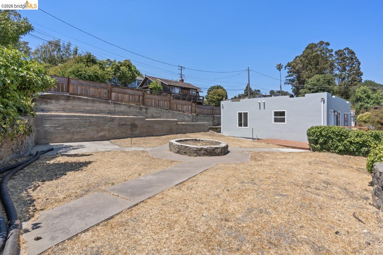 Detail Gallery Image 34 of 37 For 1923 Thompson Ln, El Sobrante,  CA 94803 - 2 Beds | 1/1 Baths