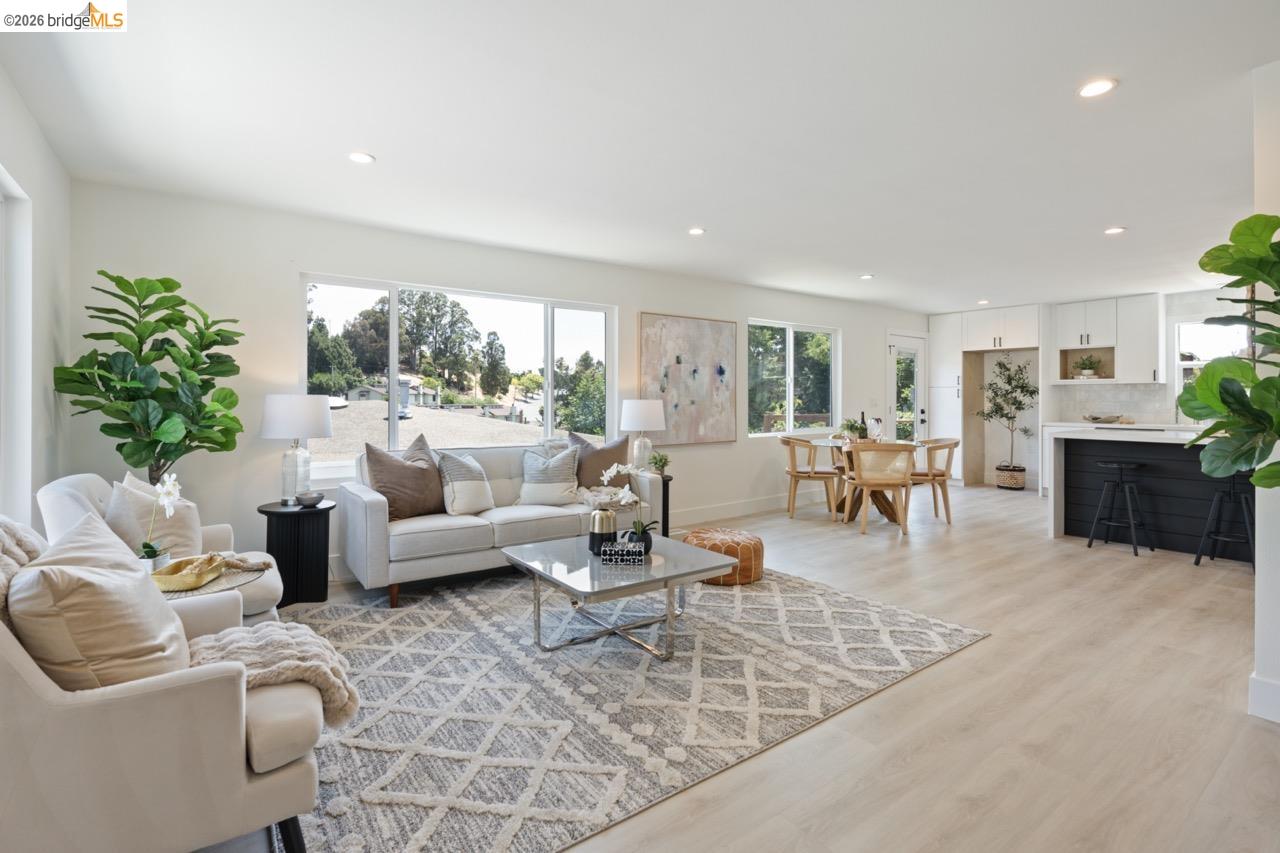 Detail Gallery Image 7 of 37 For 1923 Thompson Ln, El Sobrante,  CA 94803 - 2 Beds | 1/1 Baths