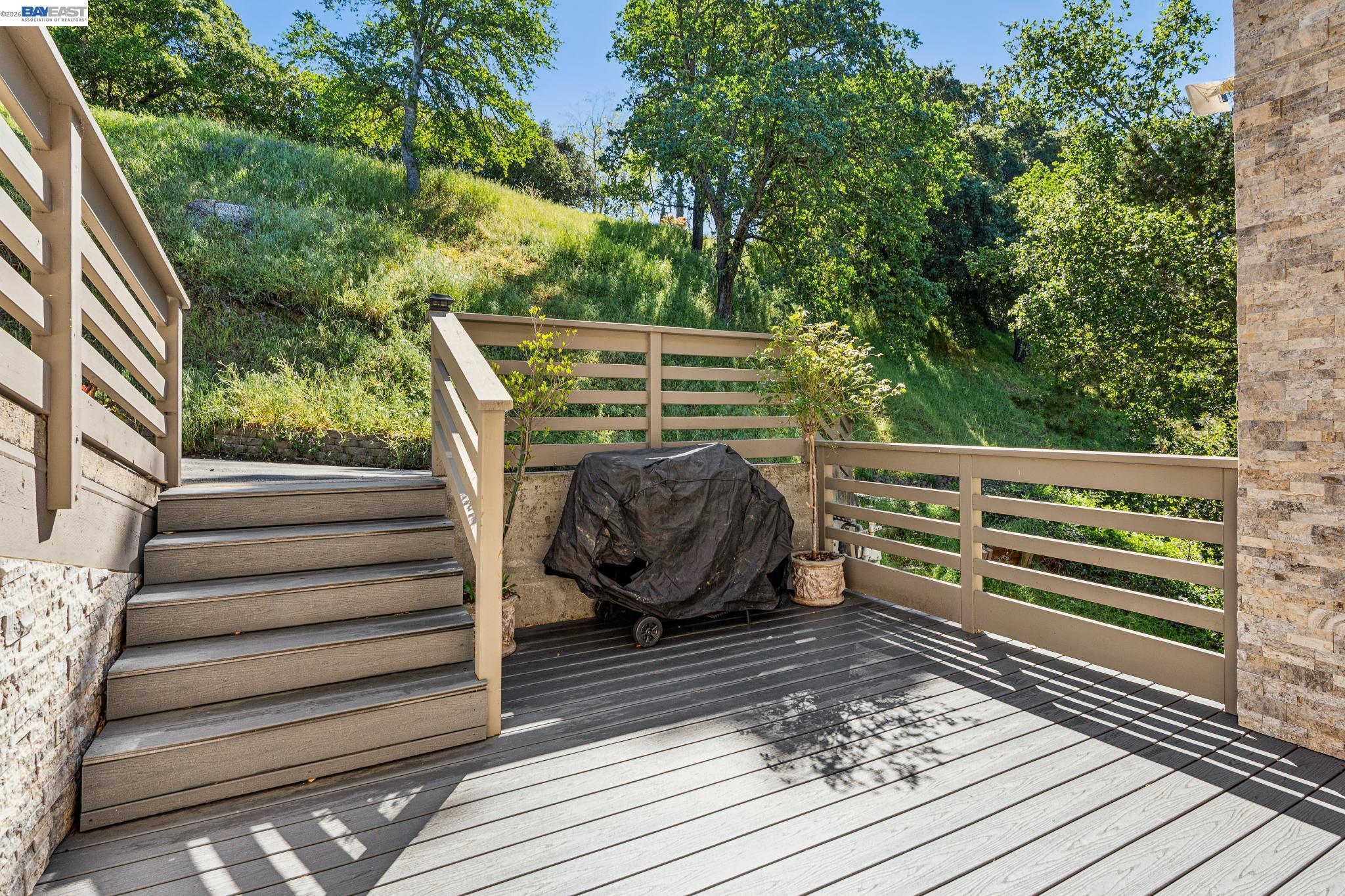 Detail Gallery Image 2 of 56 For 44 Hagen Oaks Ct, Alamo,  CA 94507 - 3 Beds | 2/1 Baths