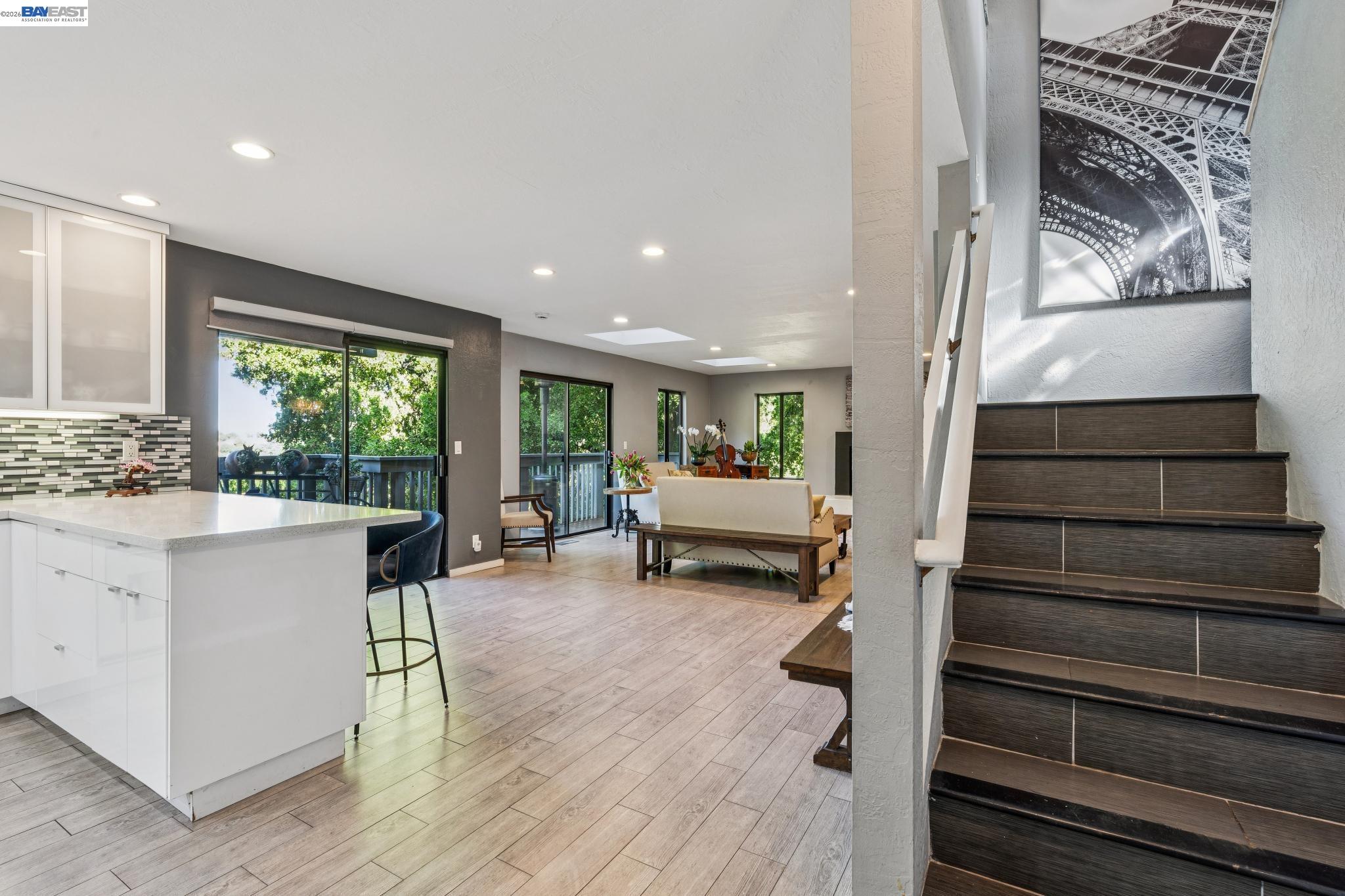 Detail Gallery Image 5 of 56 For 44 Hagen Oaks Ct, Alamo,  CA 94507 - 3 Beds | 2/1 Baths