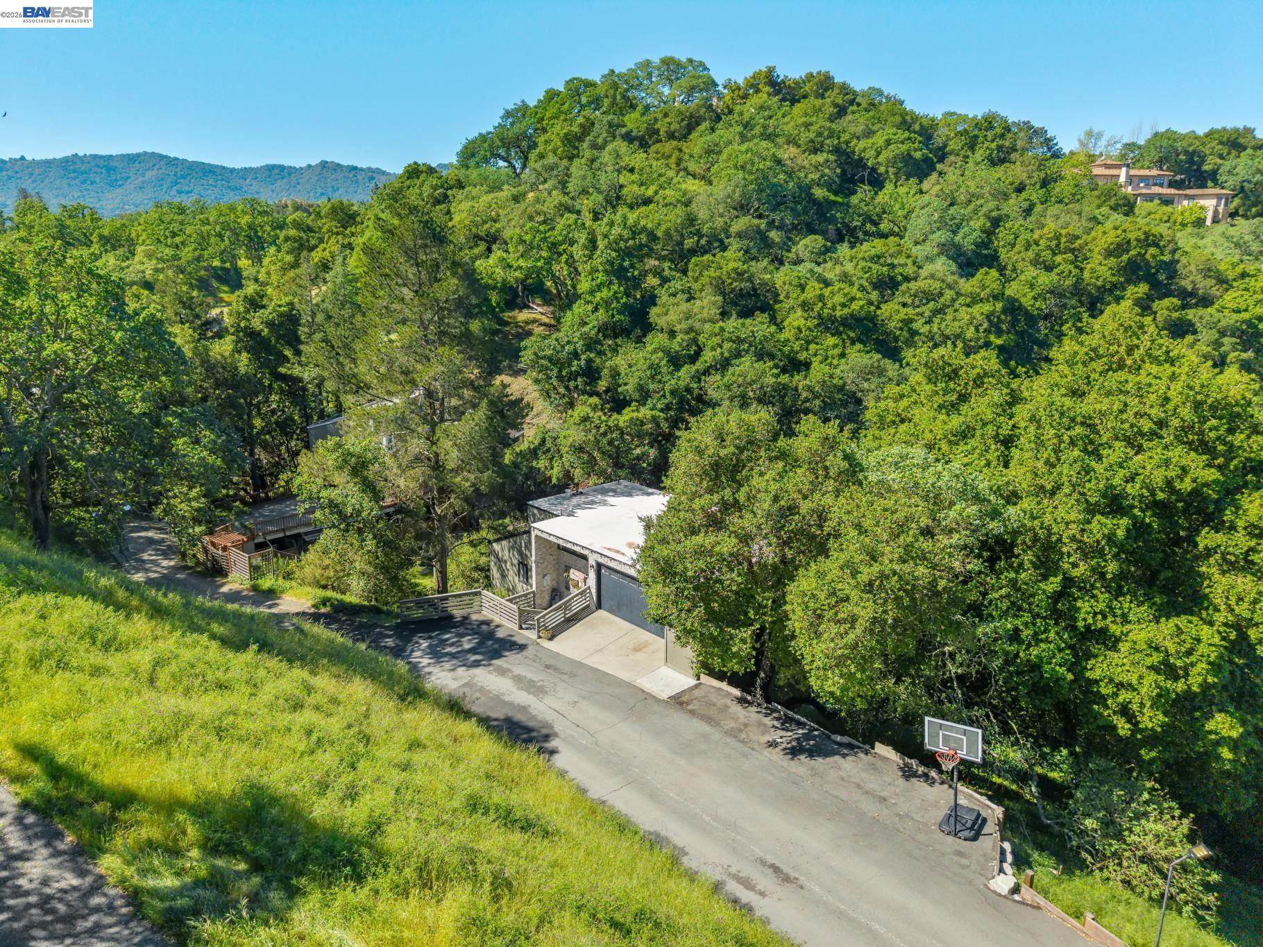 Detail Gallery Image 52 of 56 For 44 Hagen Oaks Ct, Alamo,  CA 94507 - 3 Beds | 2/1 Baths