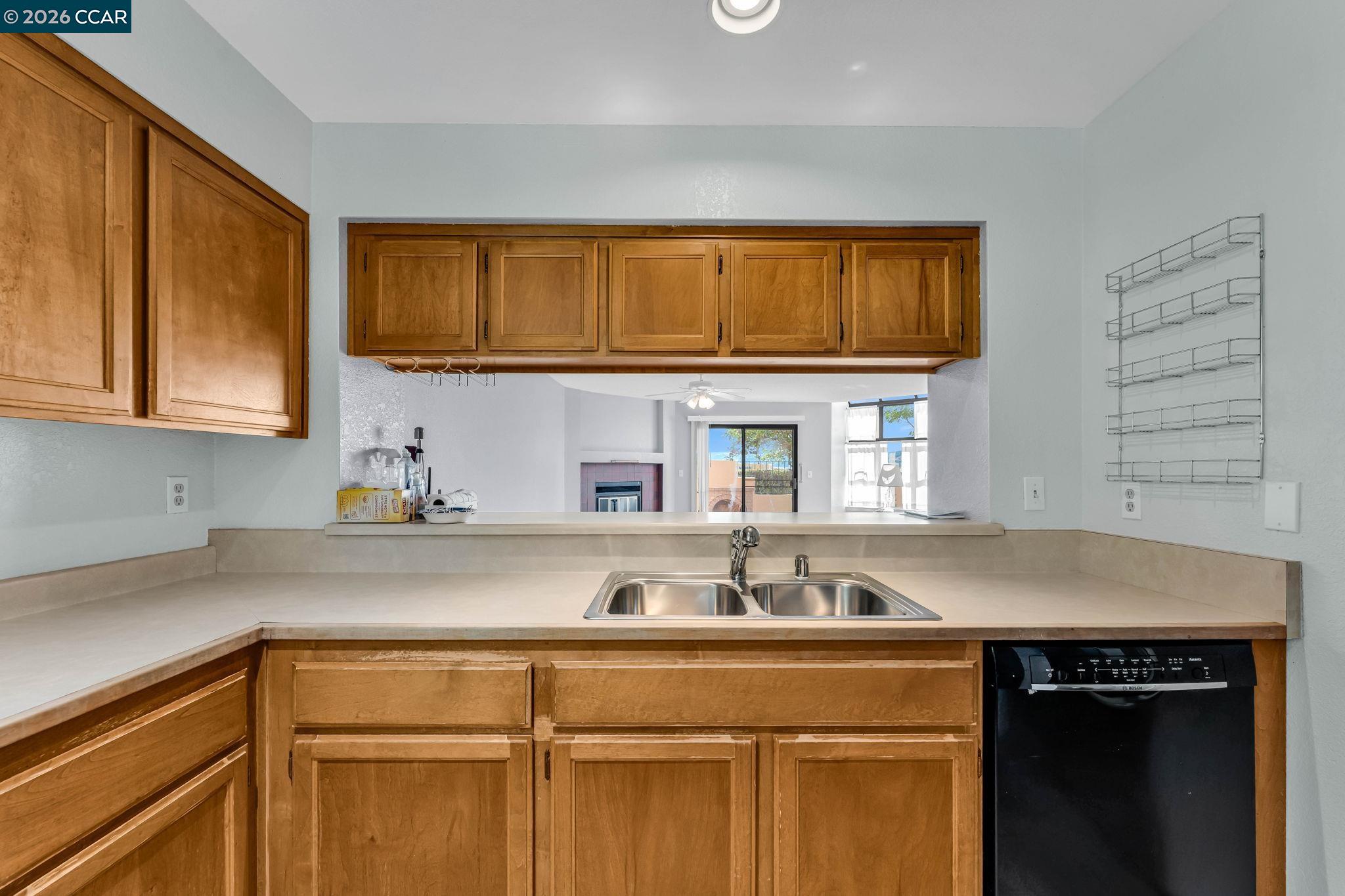 Detail Gallery Image 10 of 44 For 196 Nantucket Lane, Vallejo,  CA 94590 - 1 Beds | 1 Baths