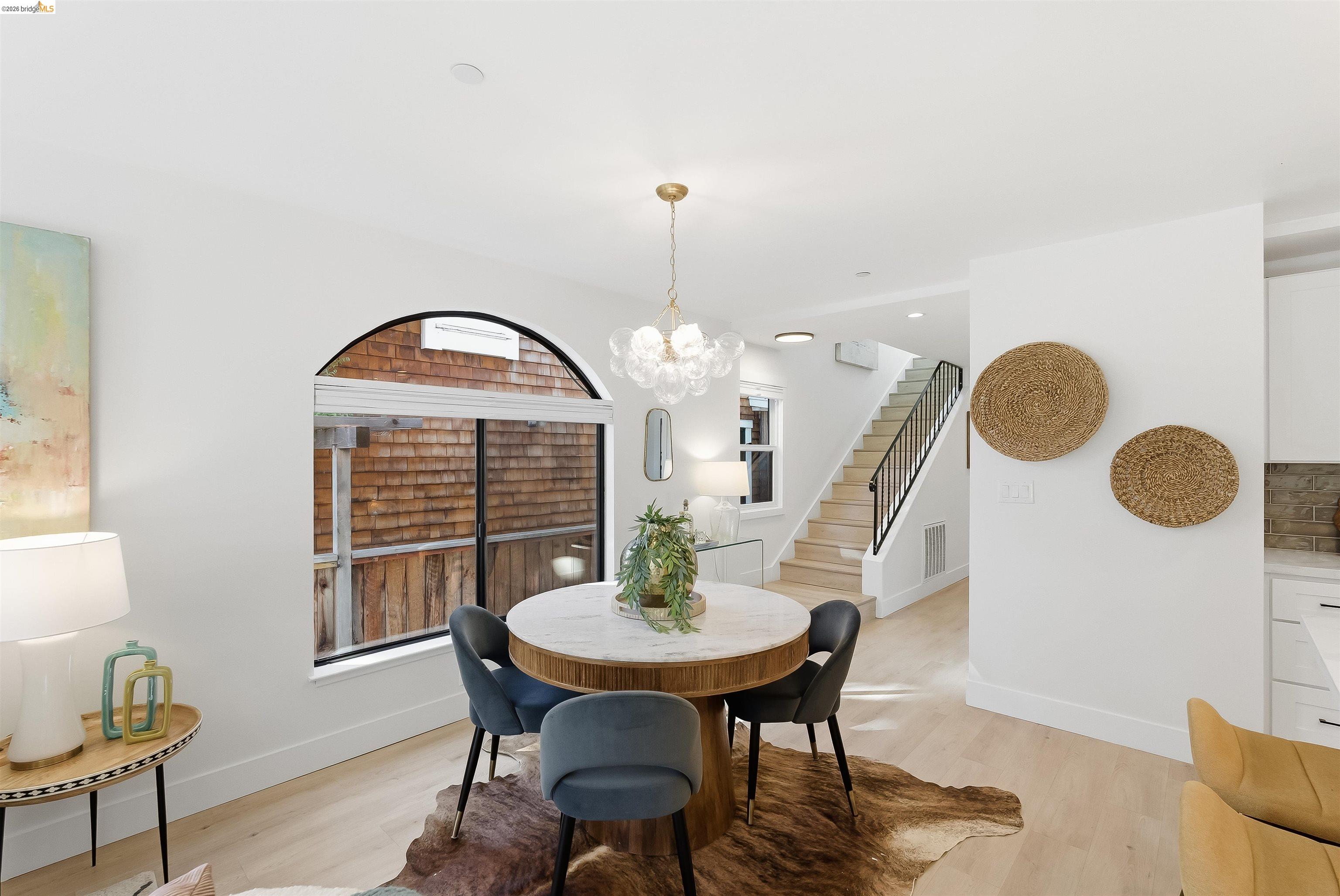 Detail Gallery Image 11 of 39 For 712 Masonic, Albany,  CA 94706 - 3 Beds | 2/1 Baths