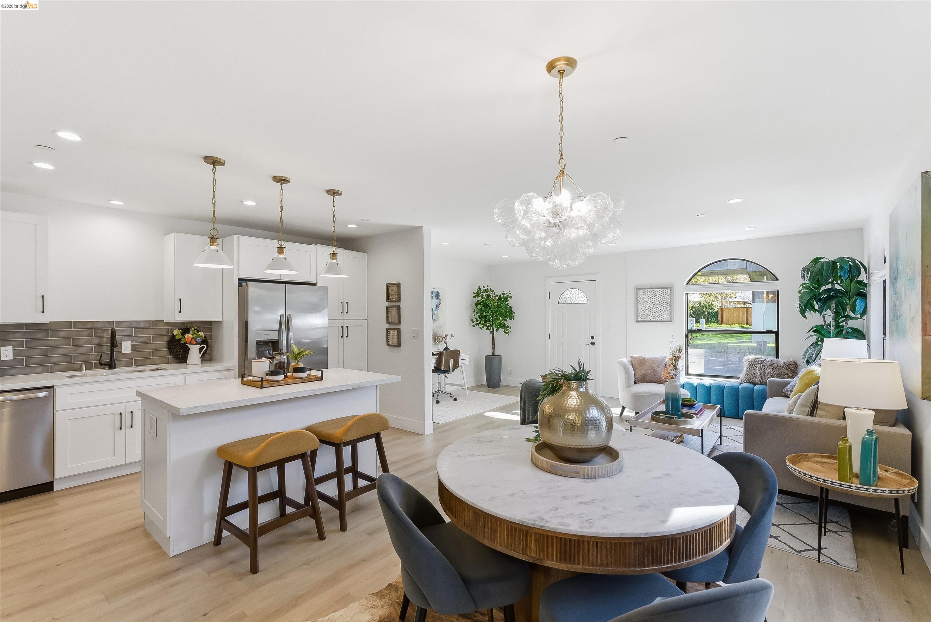 Detail Gallery Image 12 of 39 For 712 Masonic, Albany,  CA 94706 - 3 Beds | 2/1 Baths