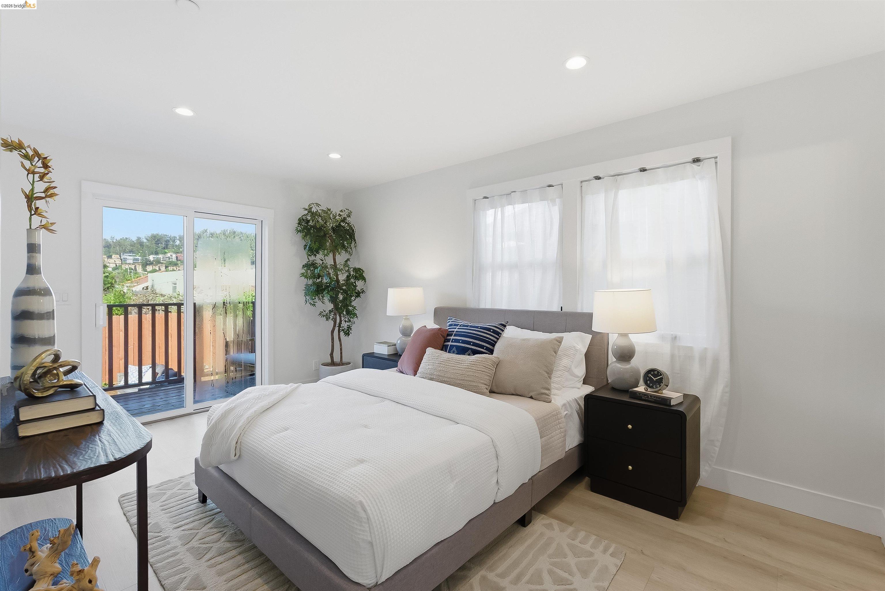 Detail Gallery Image 15 of 39 For 712 Masonic, Albany,  CA 94706 - 3 Beds | 2/1 Baths