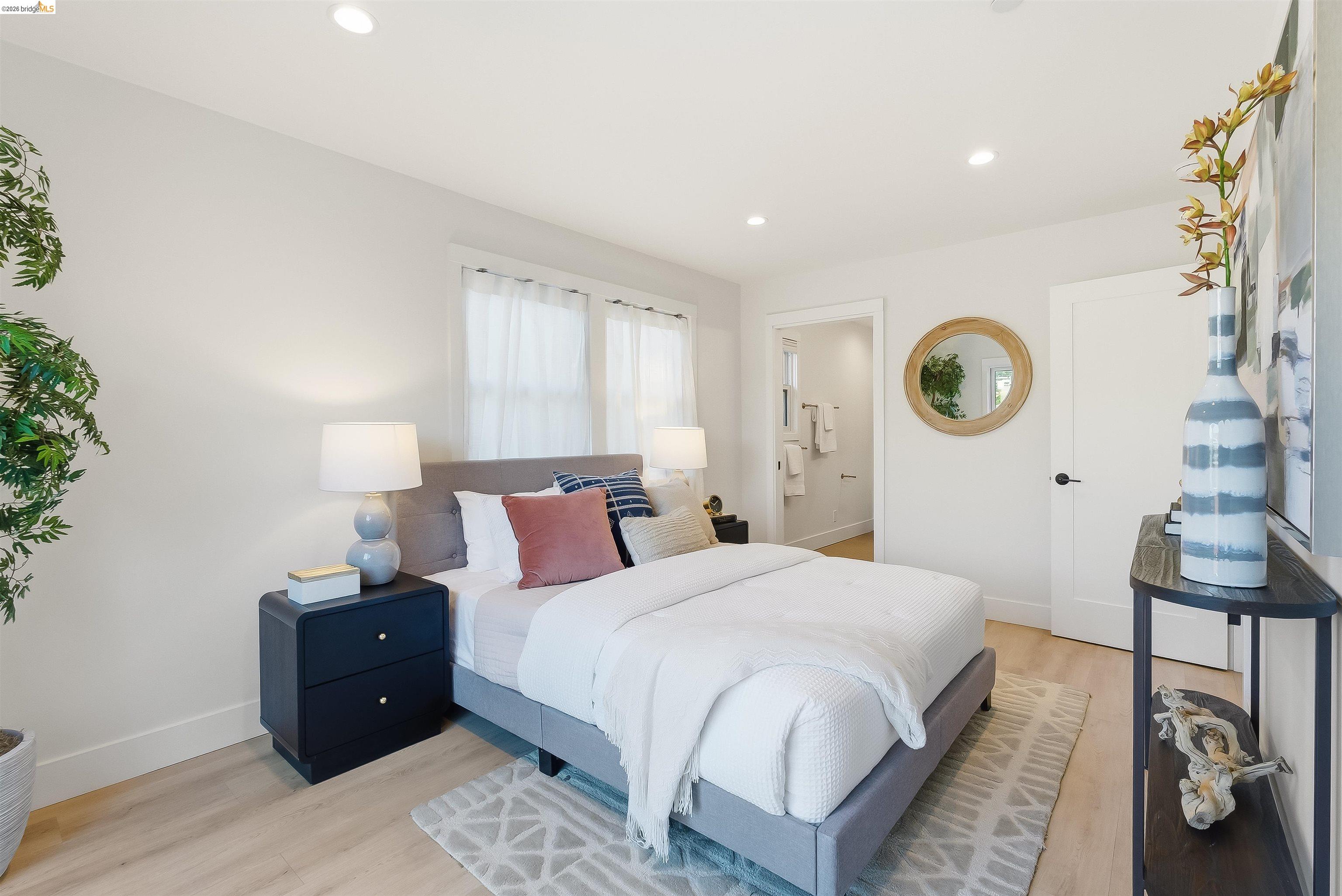 Detail Gallery Image 17 of 39 For 712 Masonic, Albany,  CA 94706 - 3 Beds | 2/1 Baths