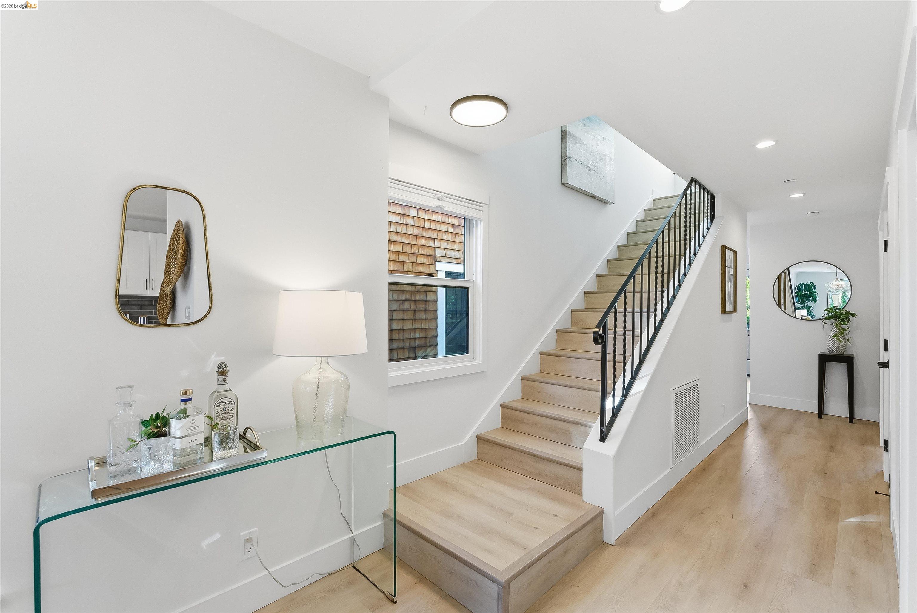 Detail Gallery Image 20 of 39 For 712 Masonic, Albany,  CA 94706 - 3 Beds | 2/1 Baths