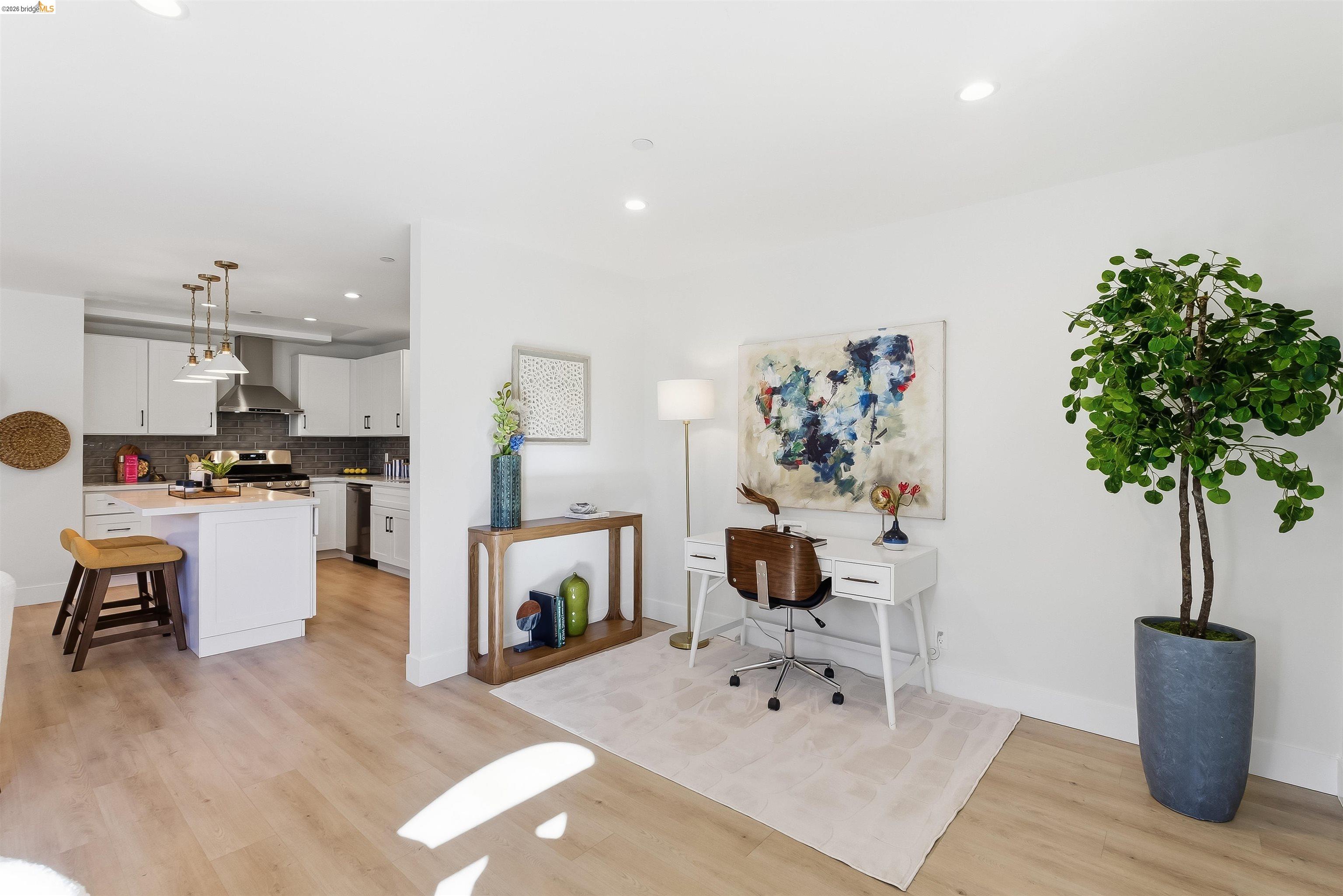 Detail Gallery Image 3 of 39 For 712 Masonic, Albany,  CA 94706 - 3 Beds | 2/1 Baths